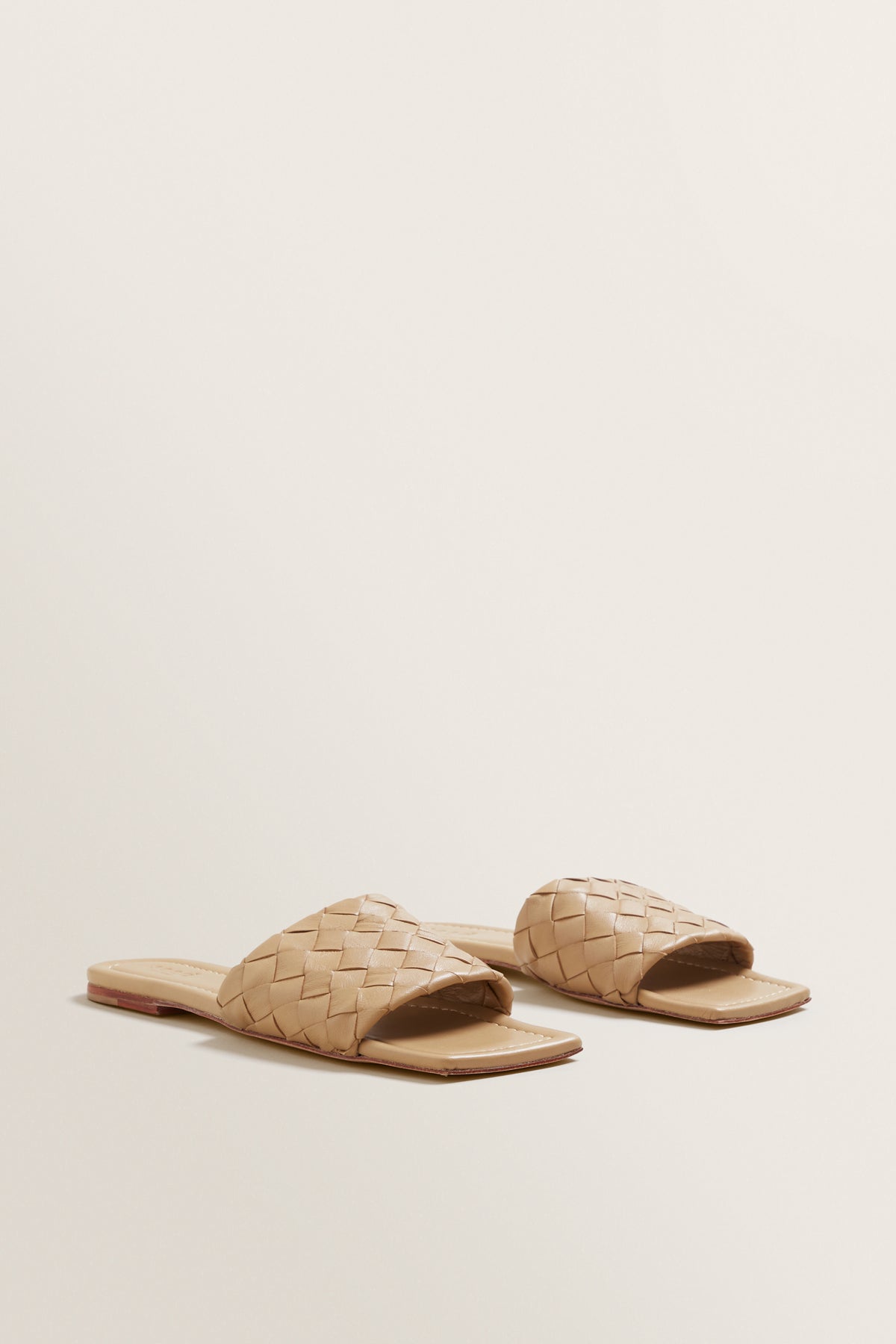 Amber Woven Flat