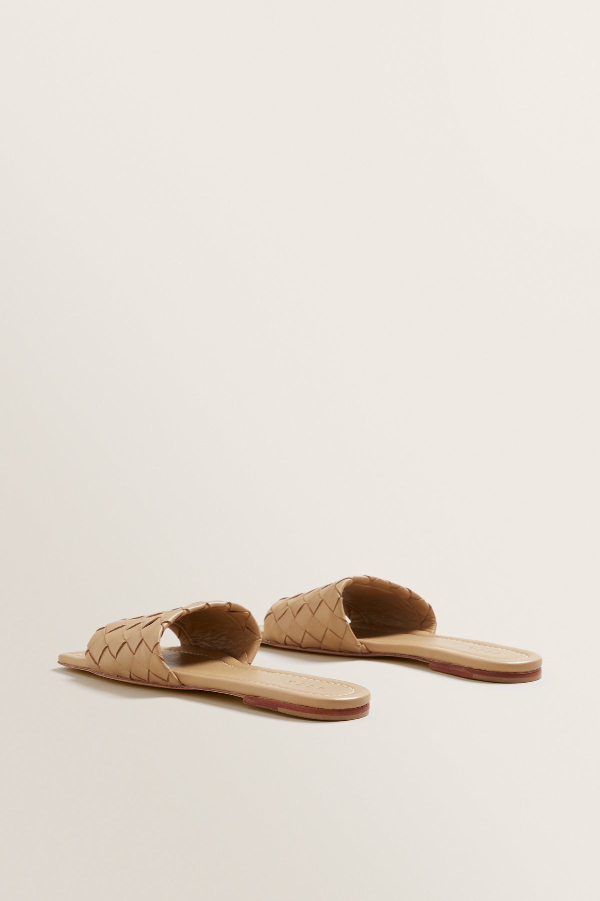 Amber Woven Flat
