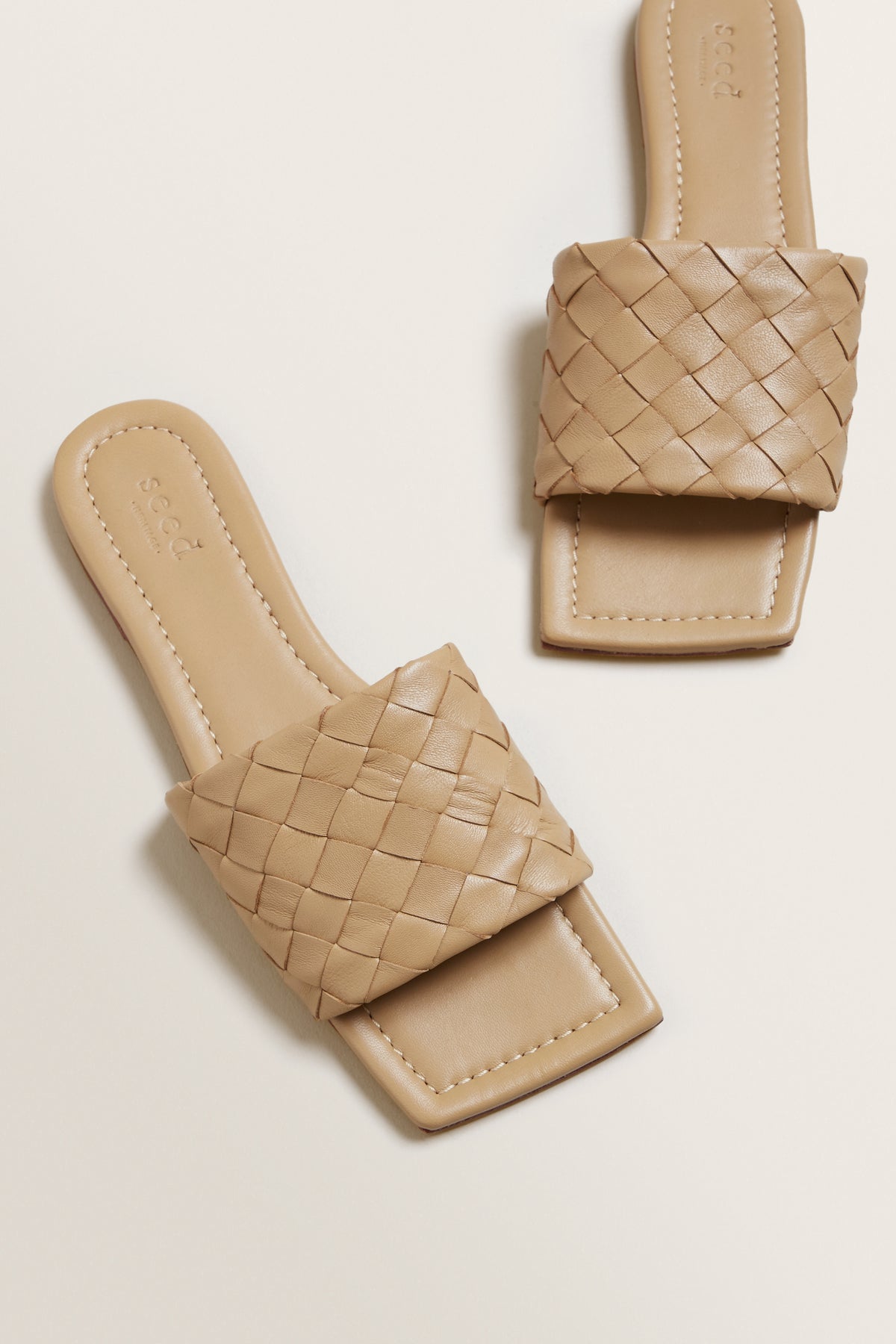 Amber Woven Flat
