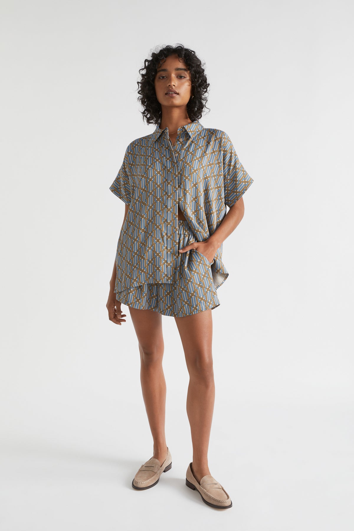 Linear Retro Short