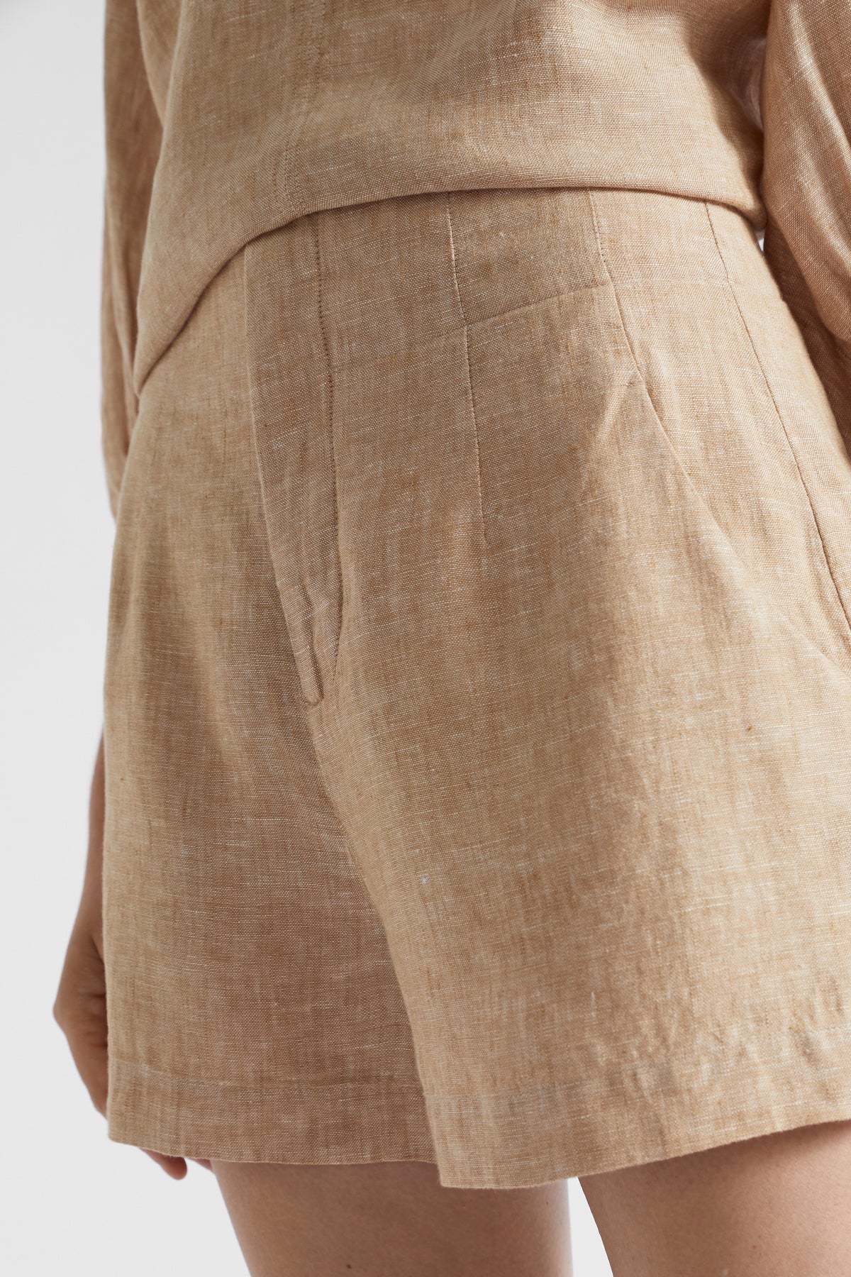 Core Linen Waisted Short