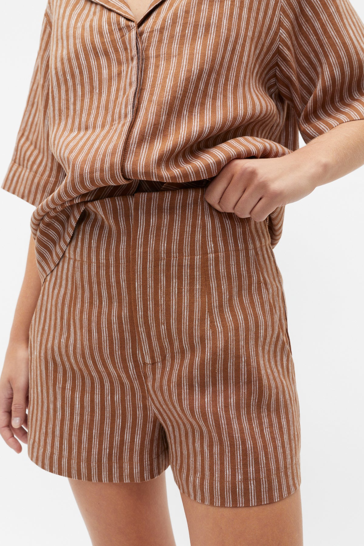 Core Linen Waisted Short