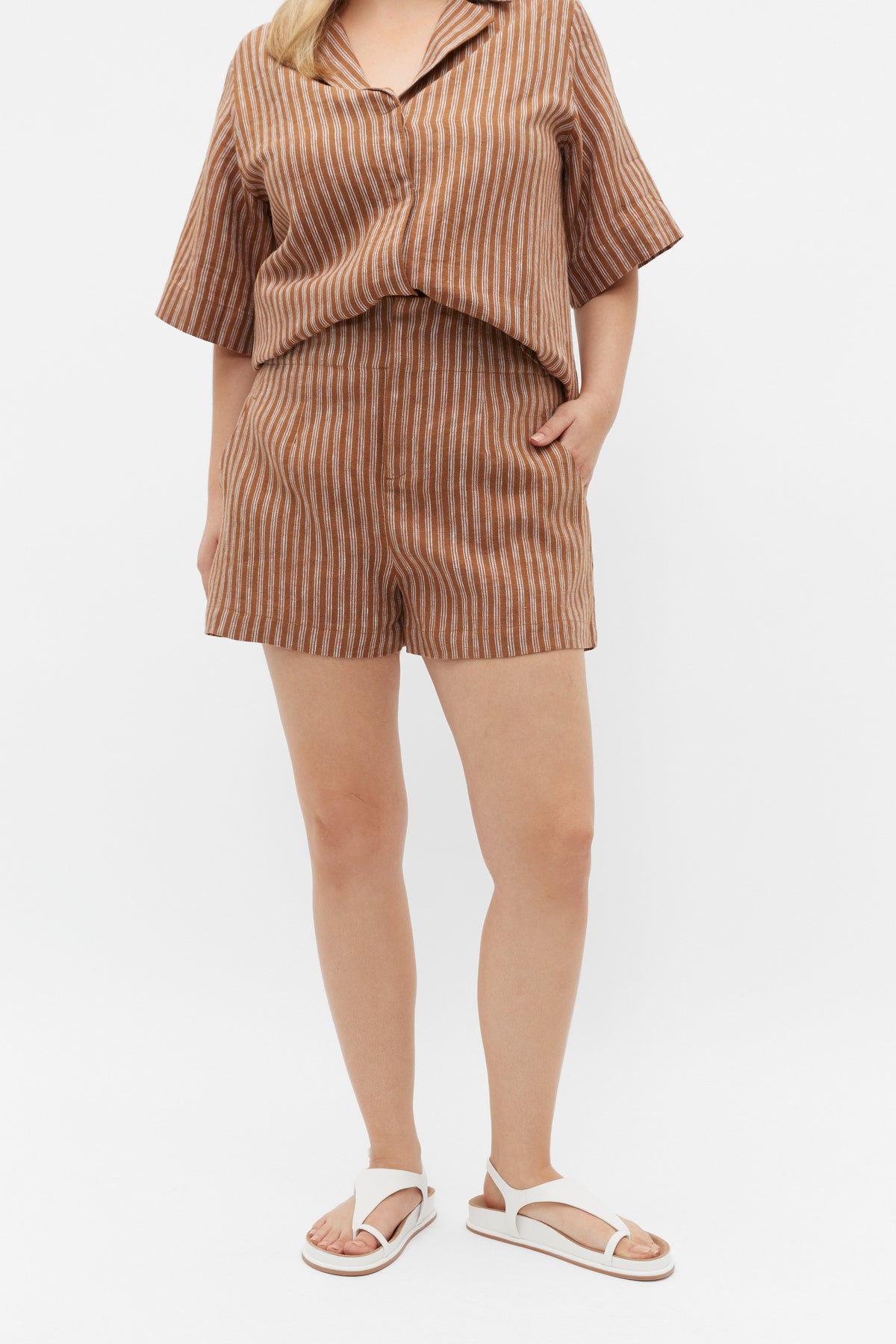 Core Linen Waisted Short