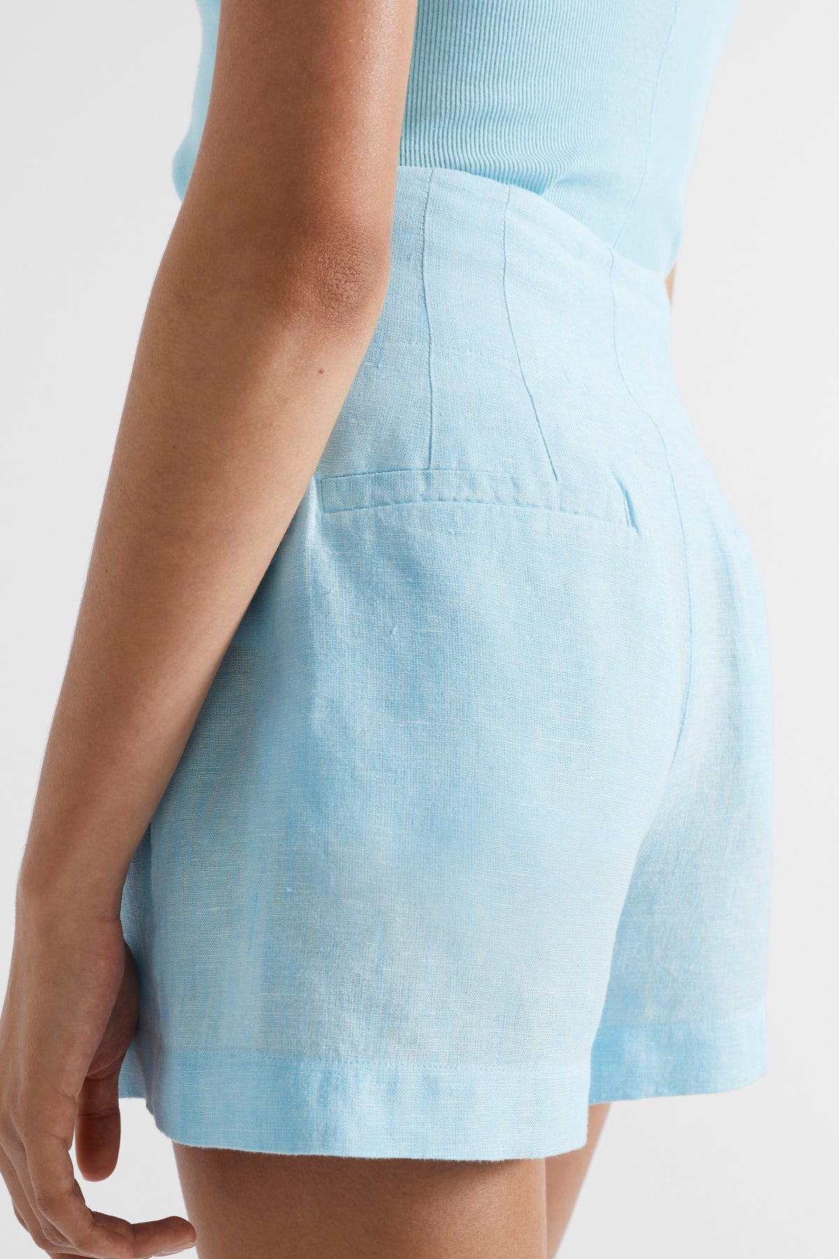 Core Linen Waisted Short
