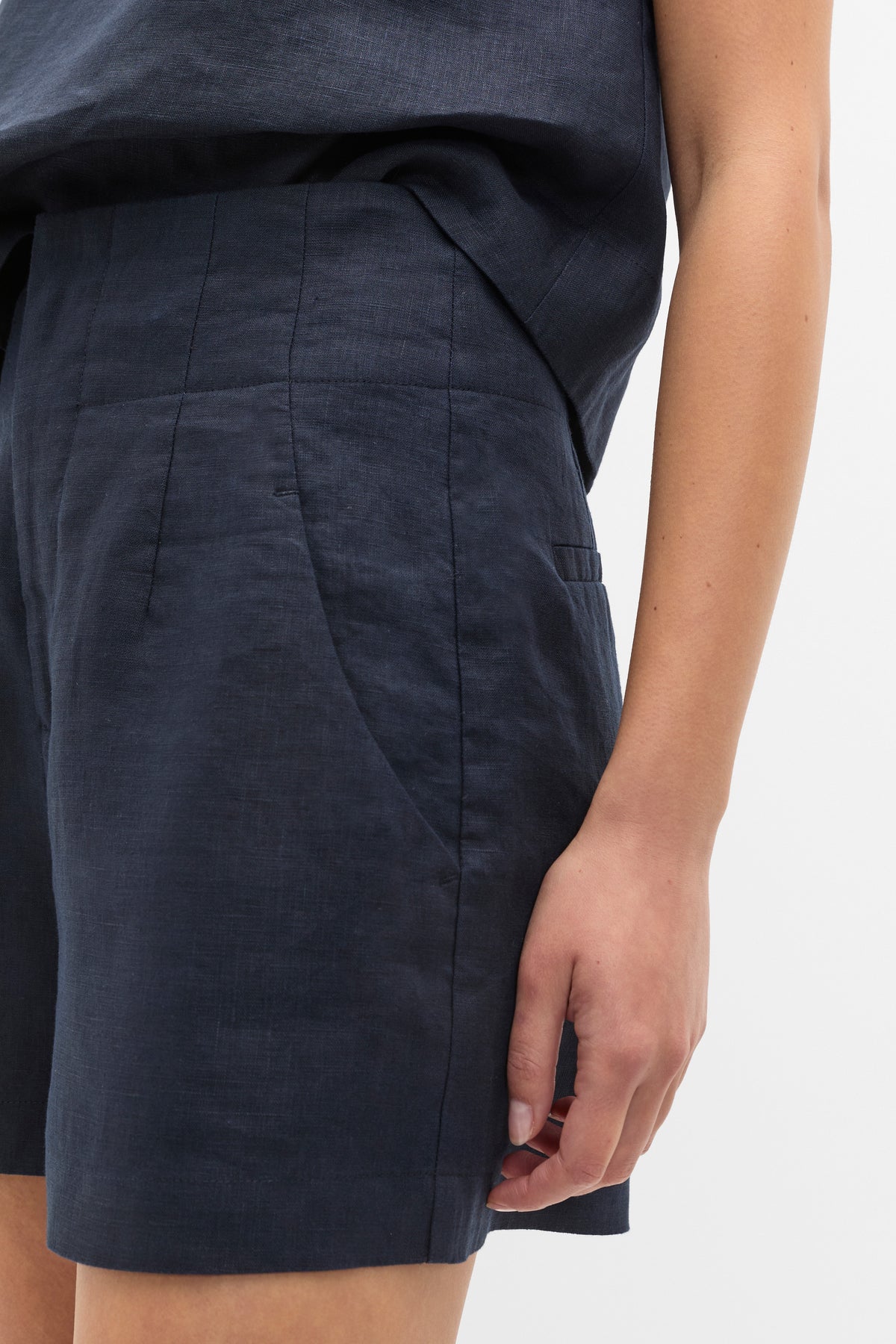 Core Linen Waisted Short