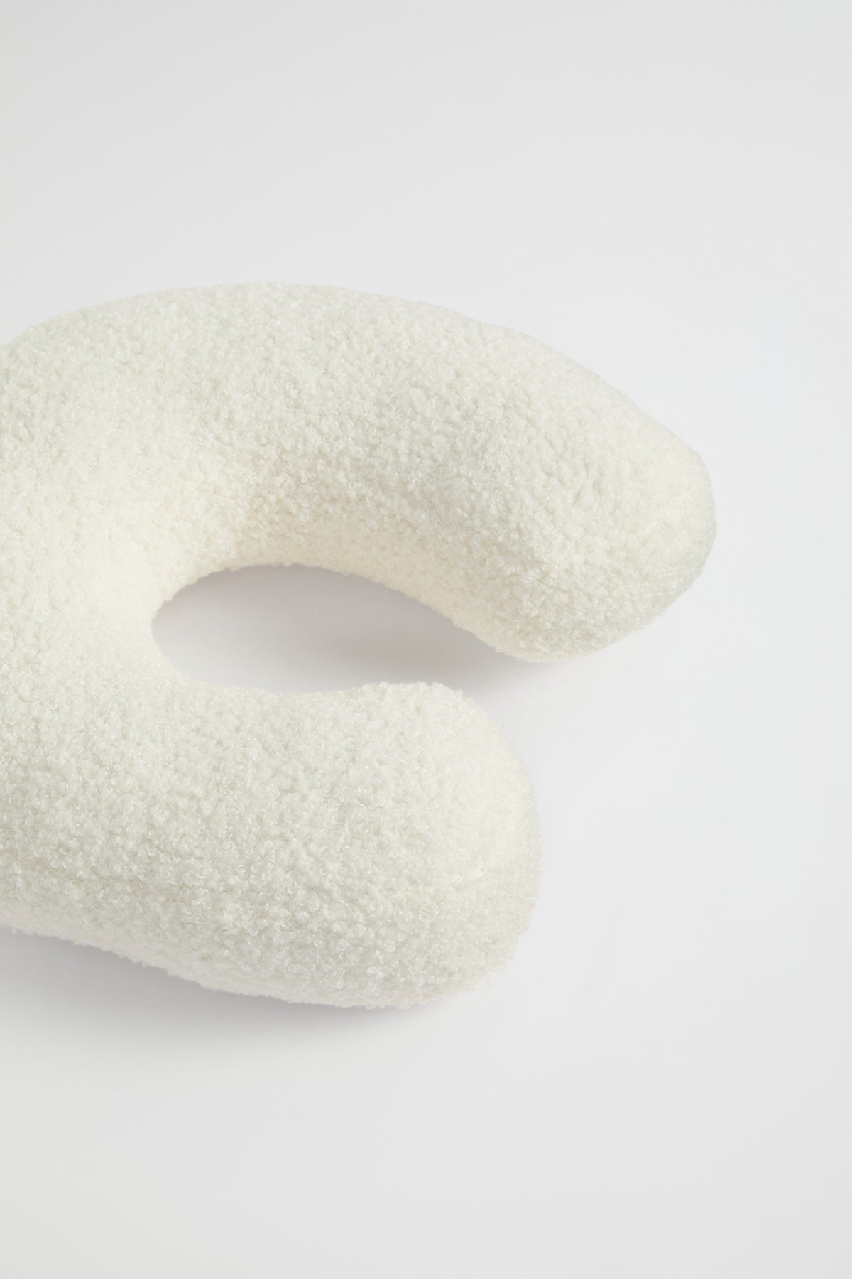 Teddy Initial Cushion Creme