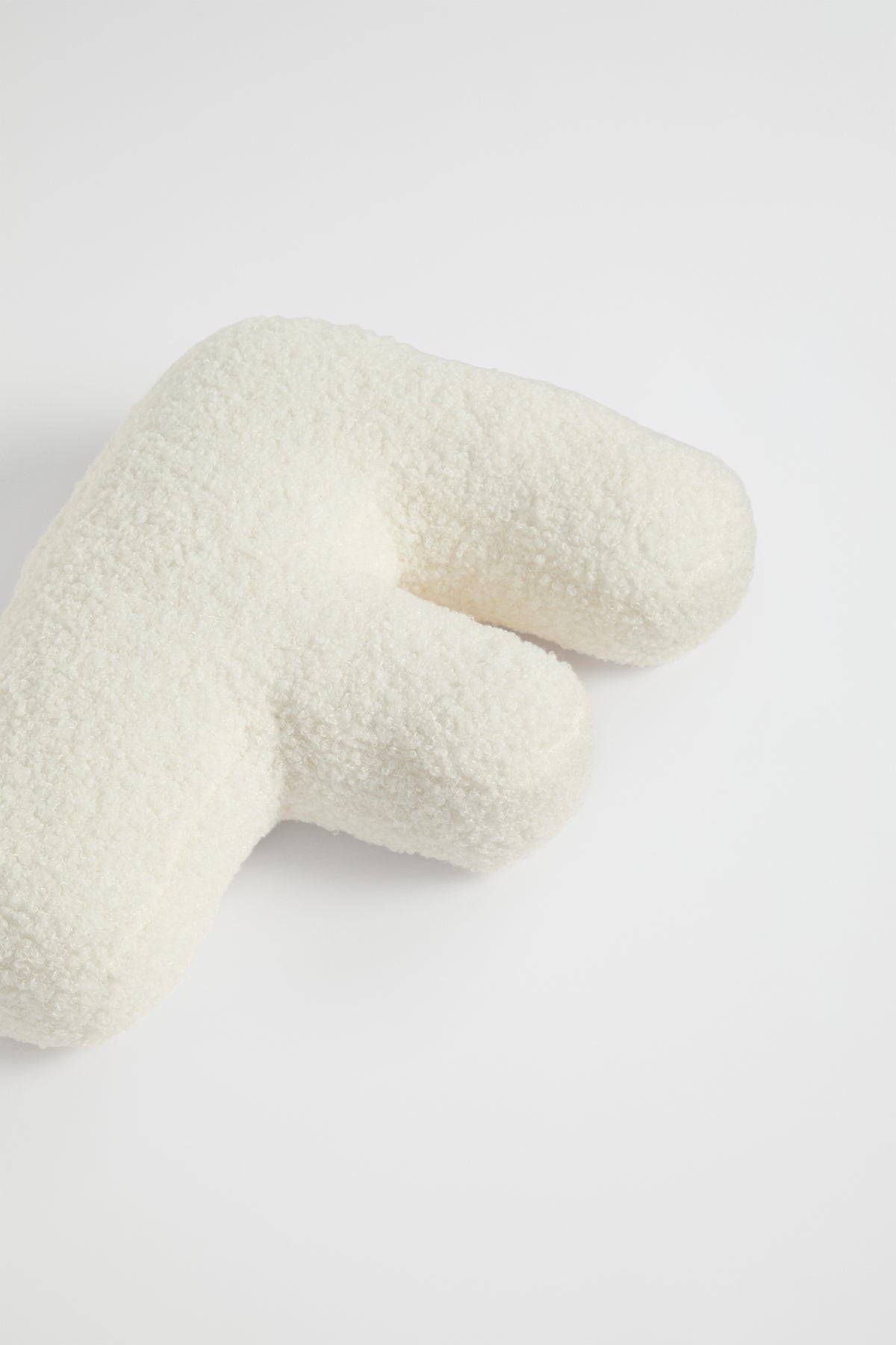 Teddy Initial Cushion Creme