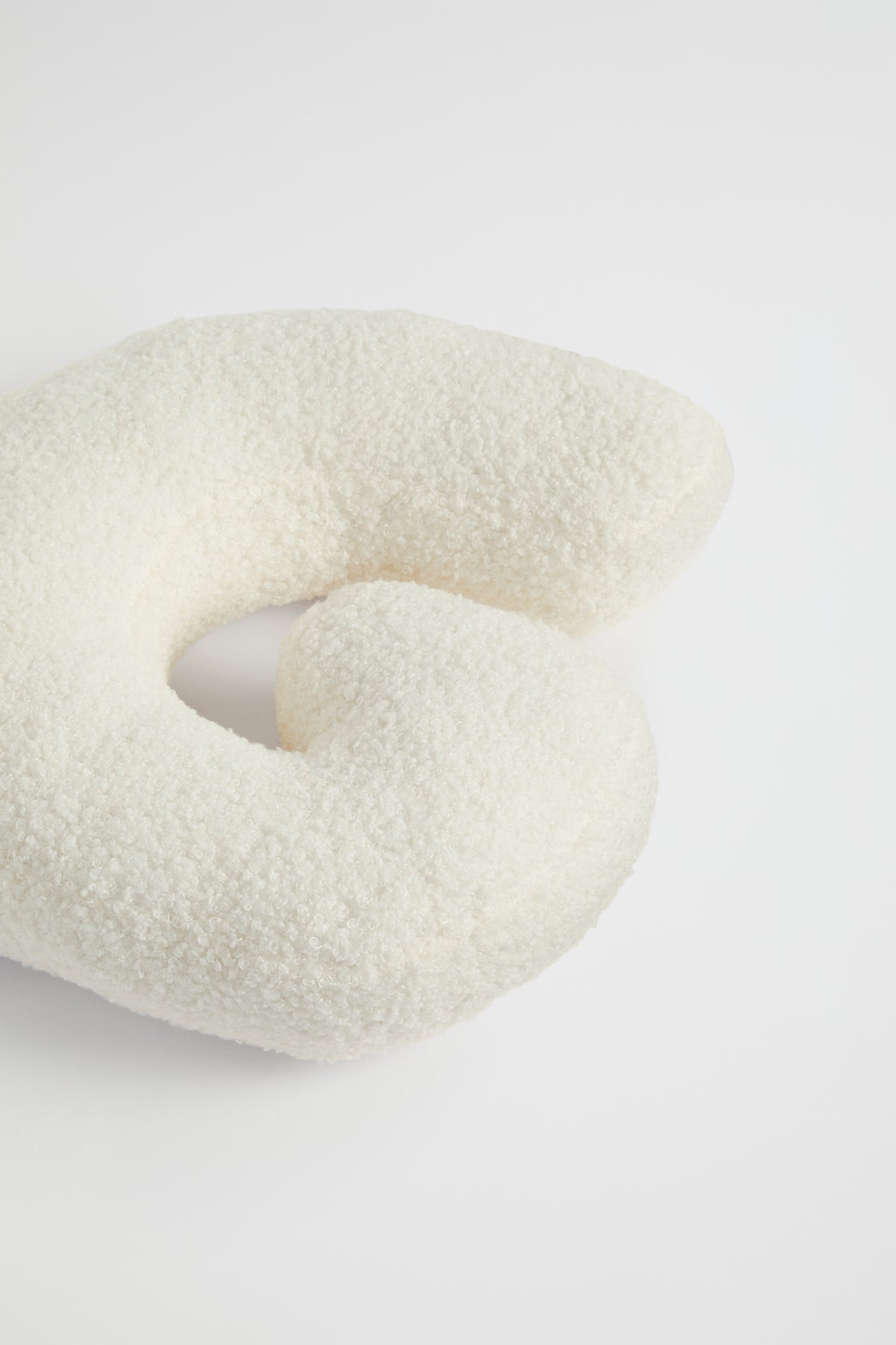 Teddy Initial Cushion Creme