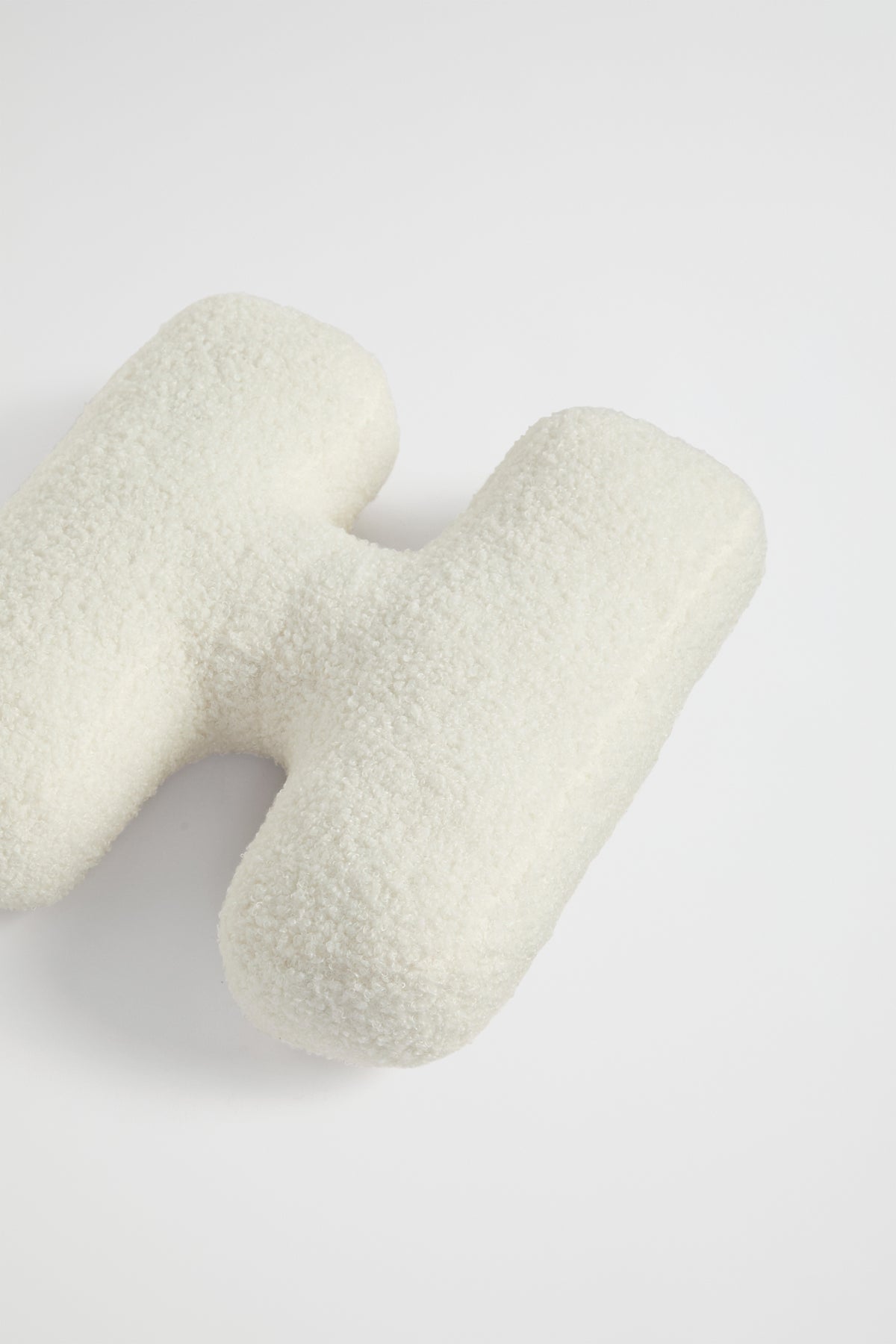 Teddy Initial Cushion Creme