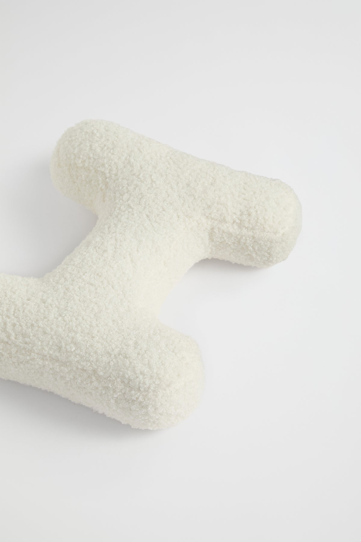 Teddy Initial Cushion Creme