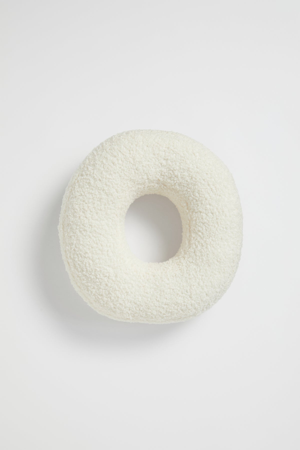 Teddy Initial Cushion Creme