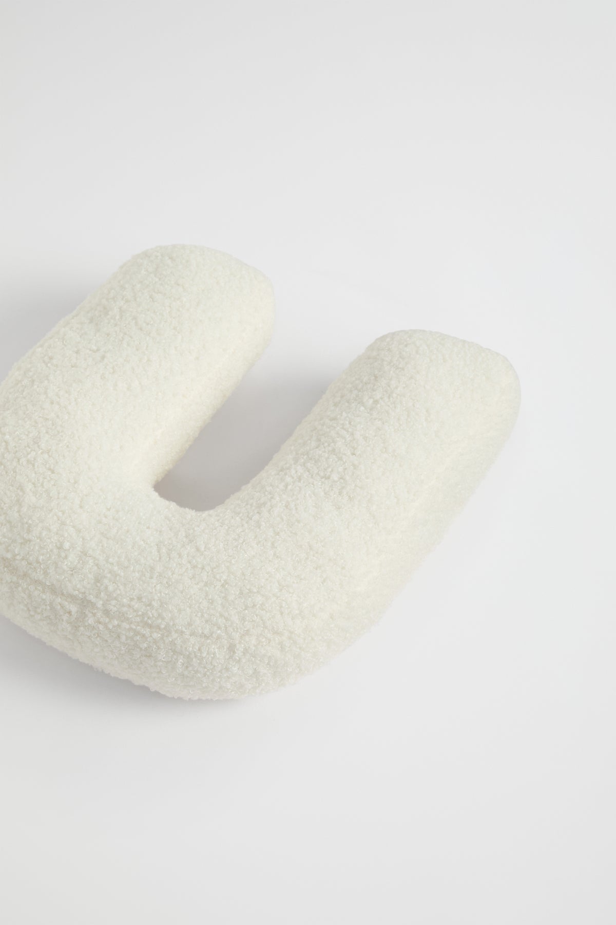 Teddy Initial Cushion Creme