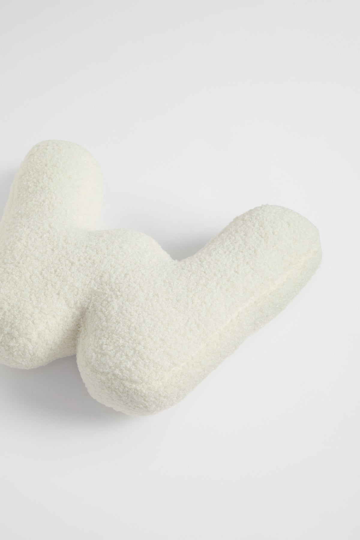Teddy Initial Cushion Creme