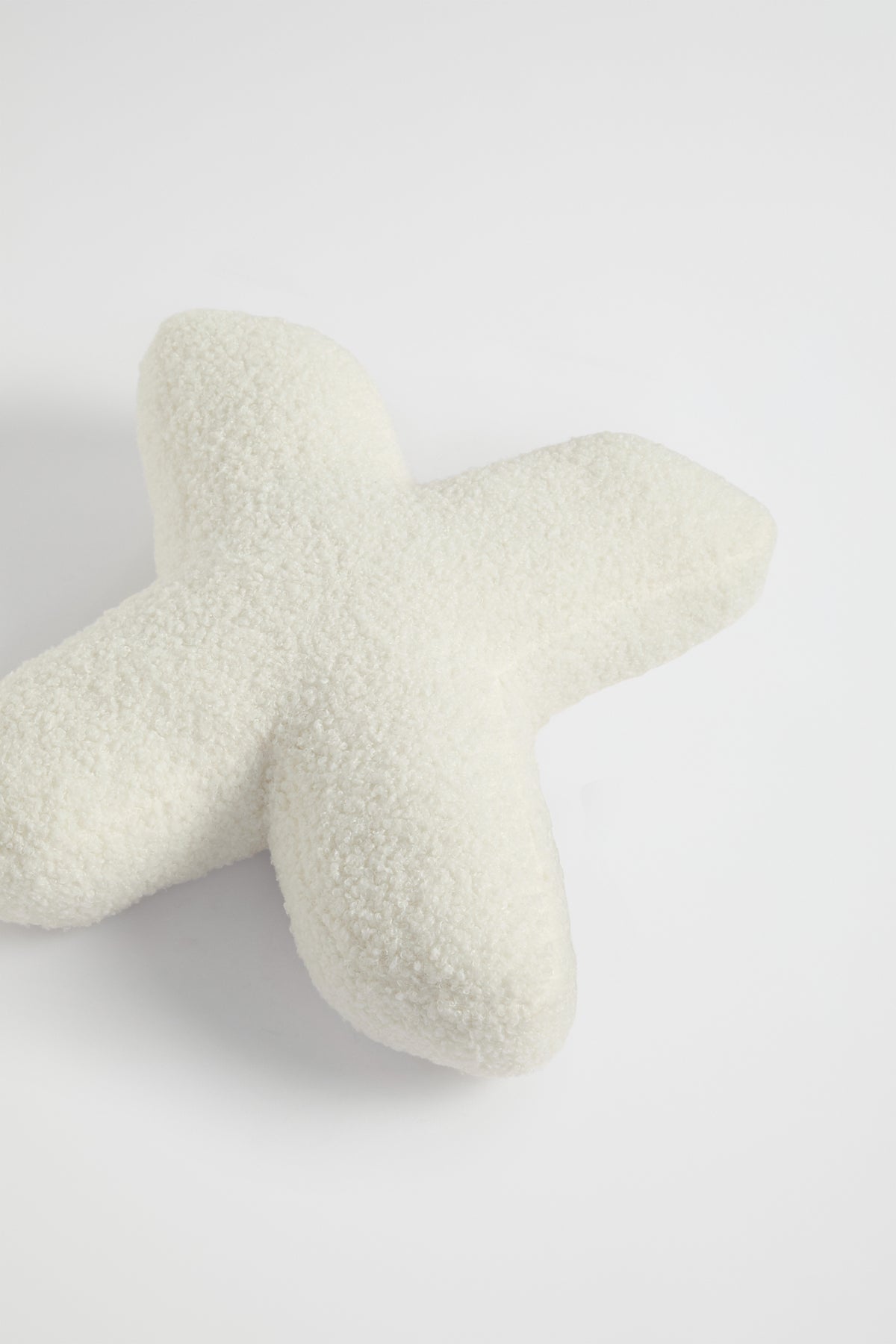 Teddy Initial Cushion Creme