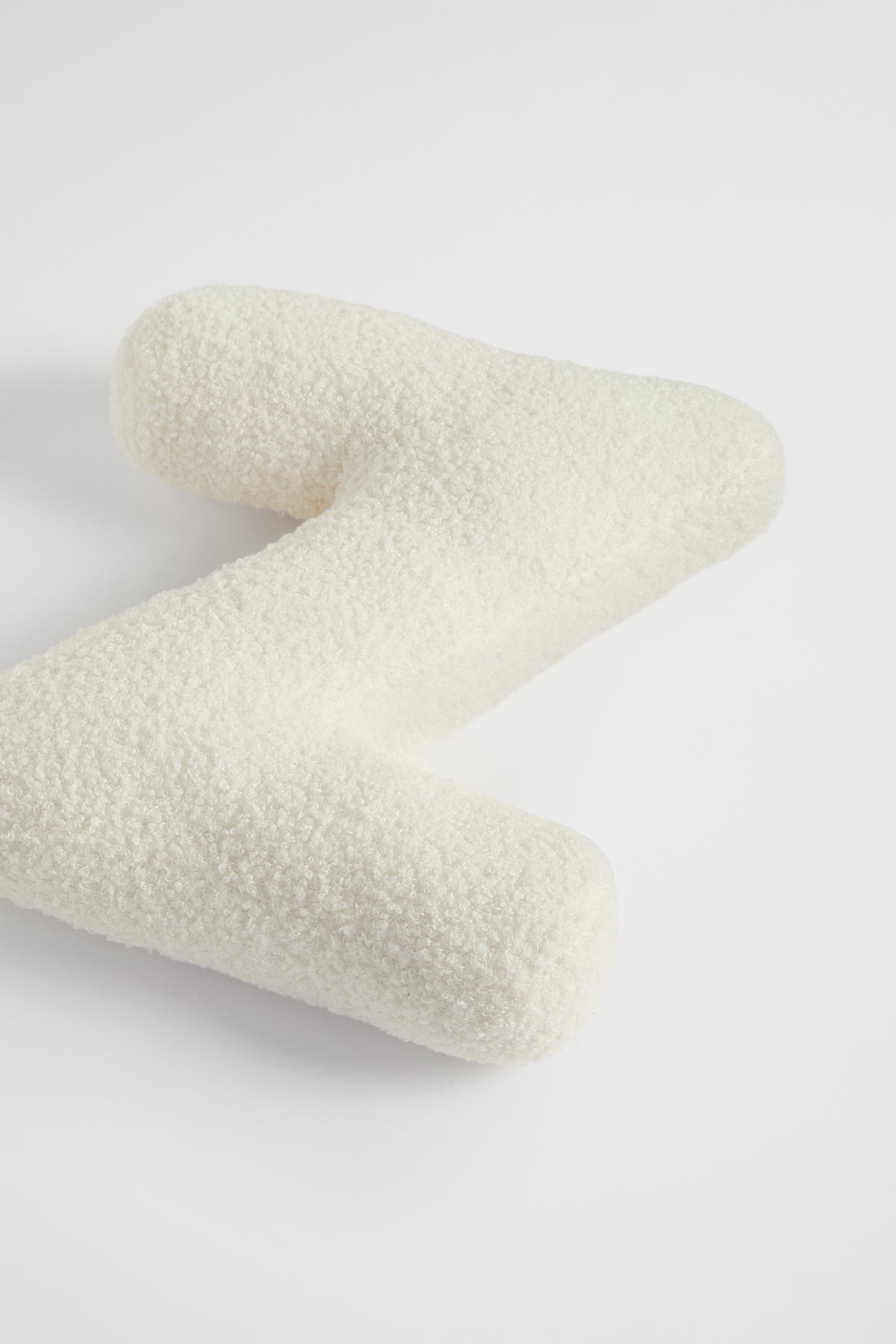 Teddy Initial Cushion Creme