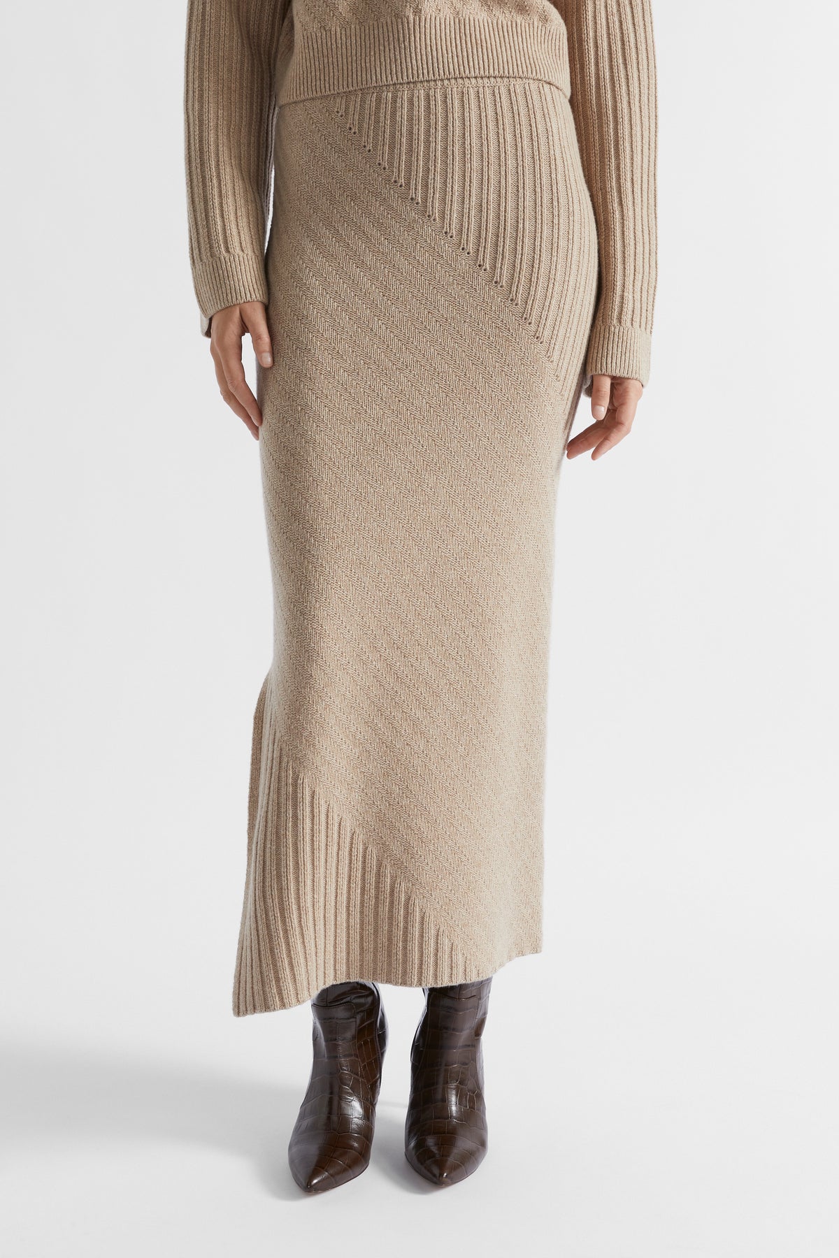 Diagonal Rib Skirt