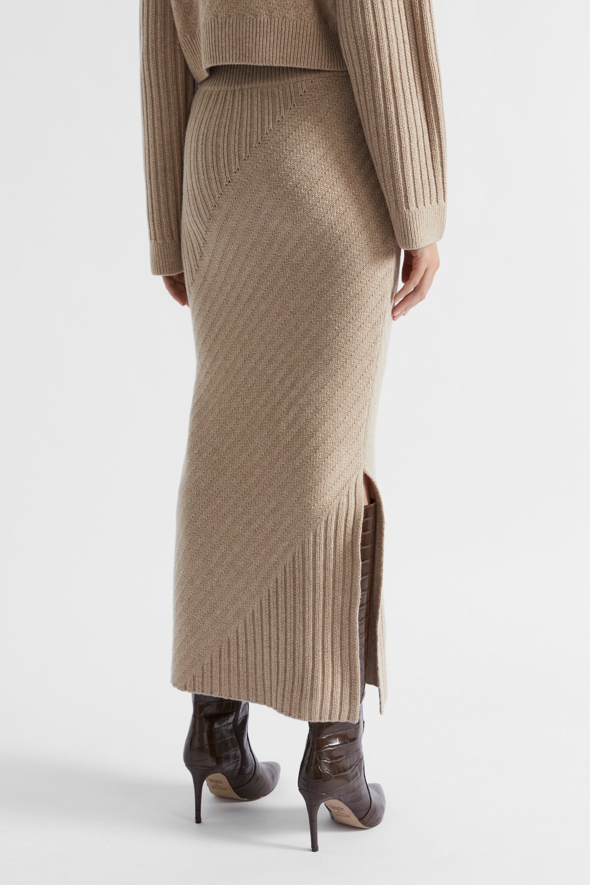 Diagonal Rib Skirt