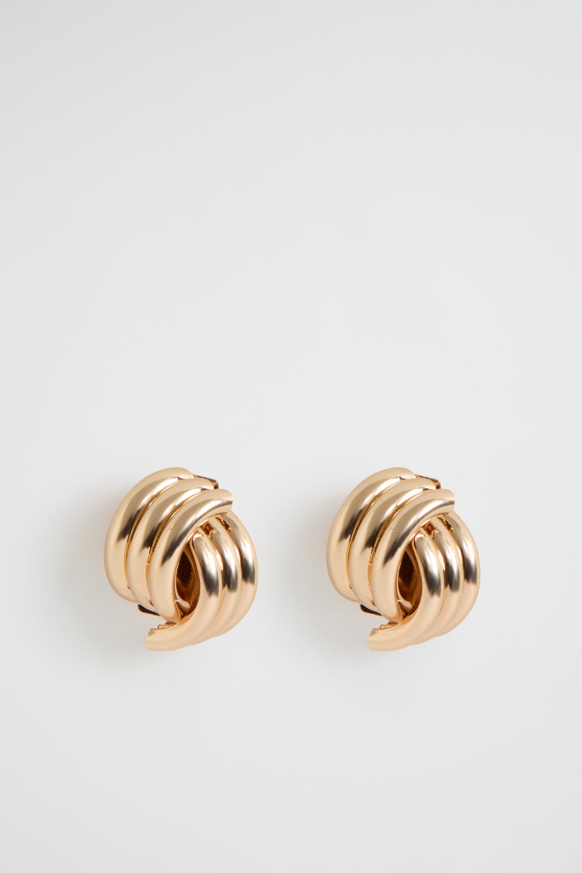 Ribbed Stud