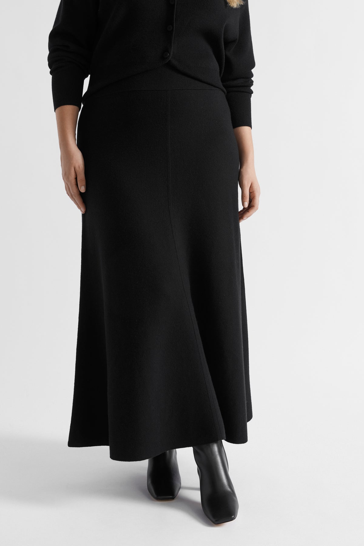 Relaxed Knit Skirt