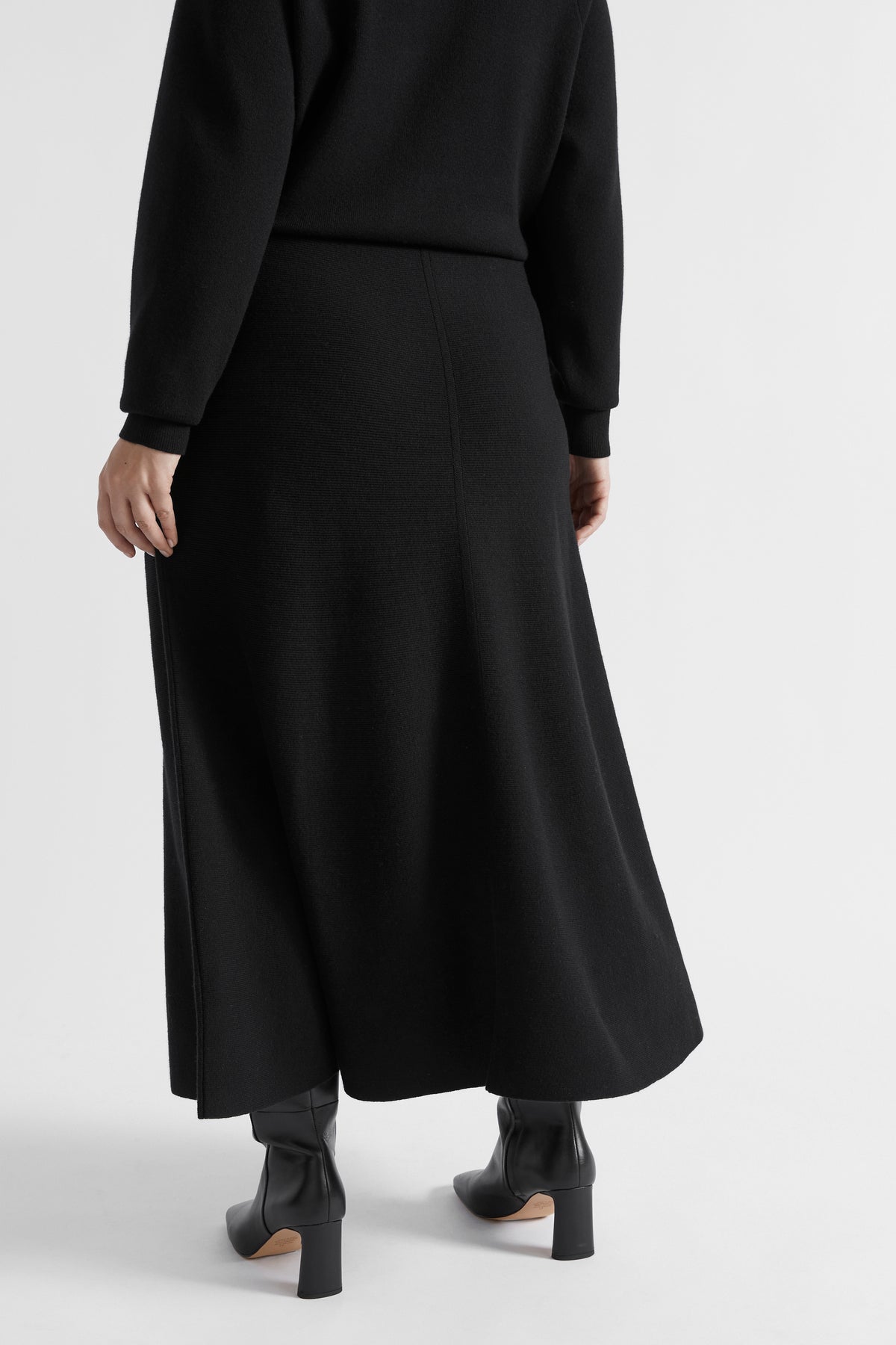 Relaxed Knit Skirt