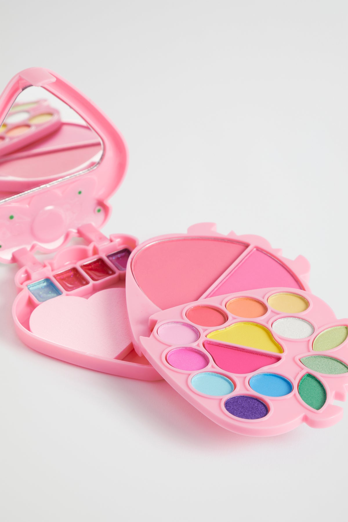 Strawberry Tiered Makeup Kit