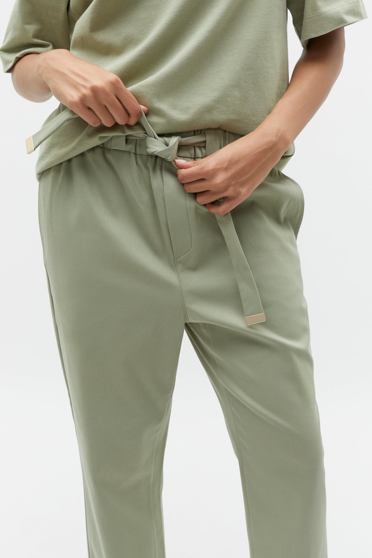 Tapered Leg Tie Pant