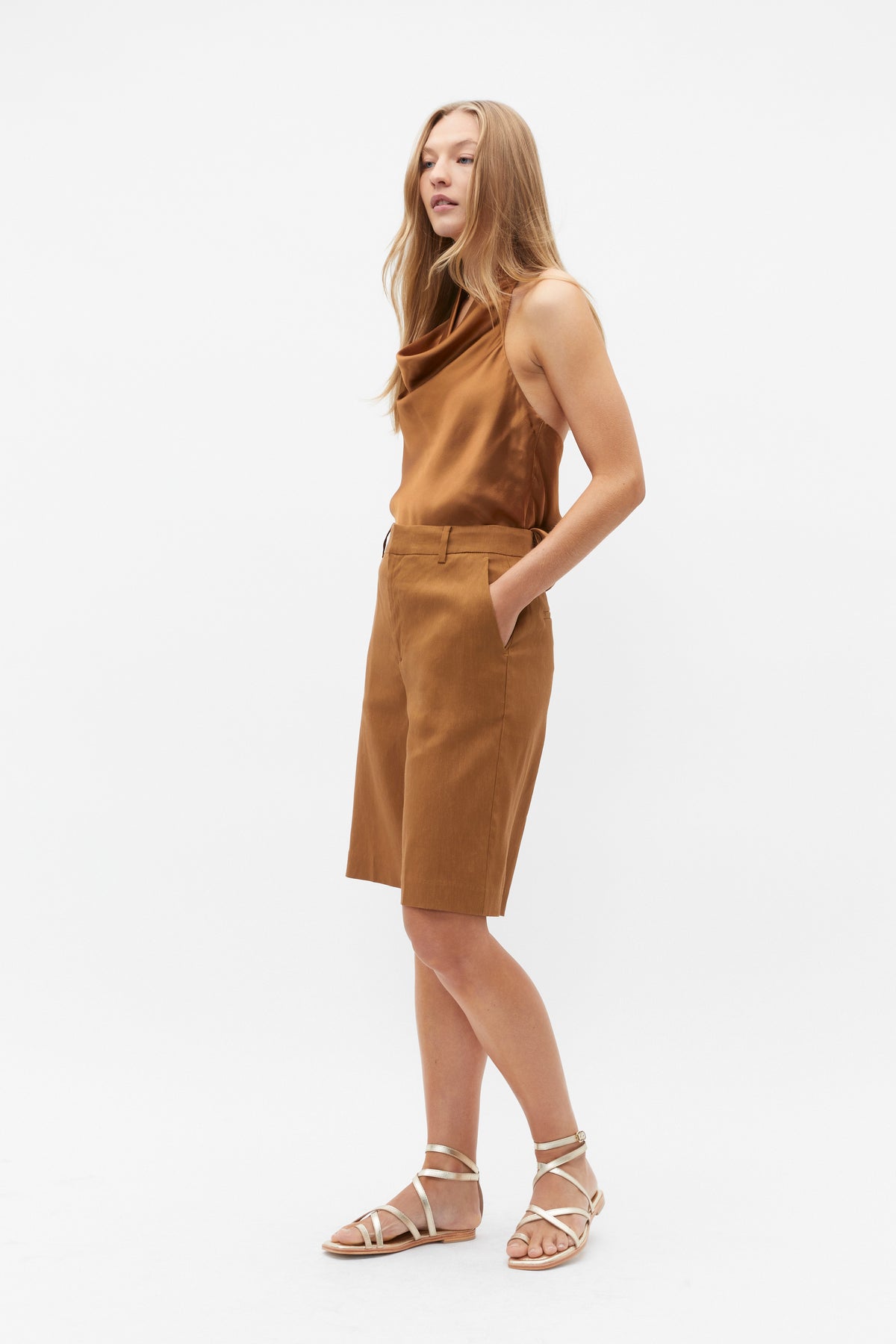 Tailored Longline Short