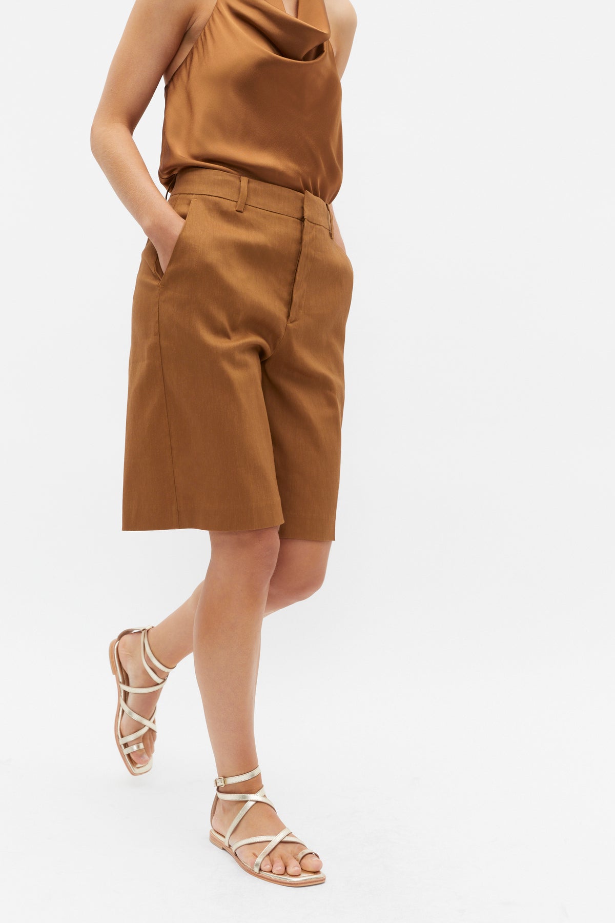 Tailored Longline Short