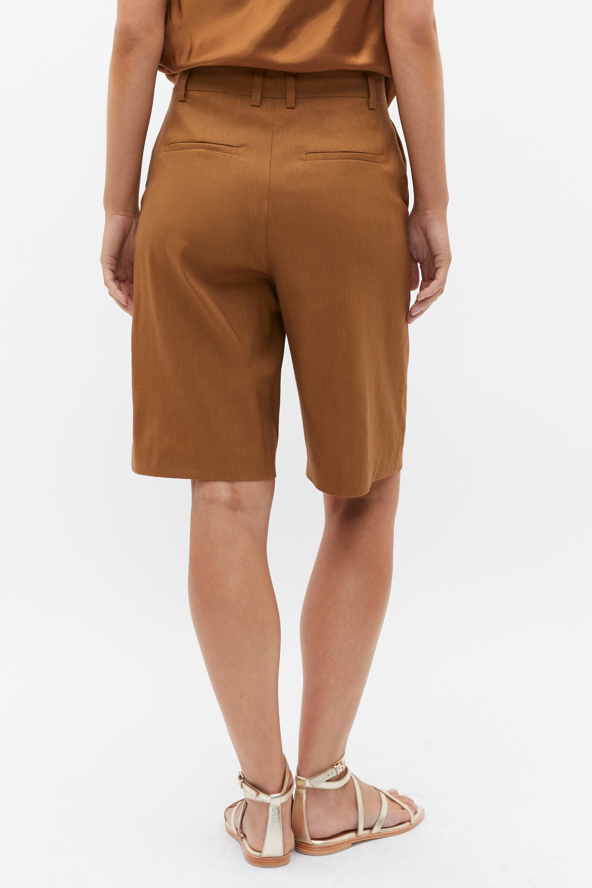 Tailored Longline Short