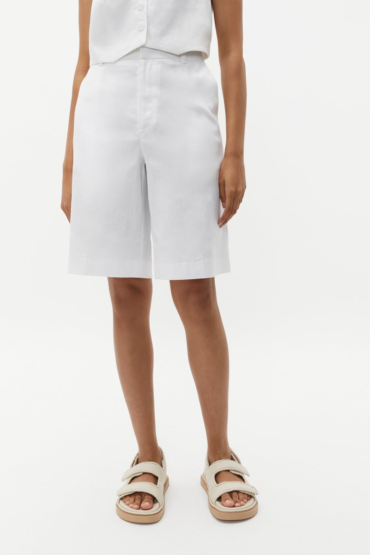 Tailored Longline Short