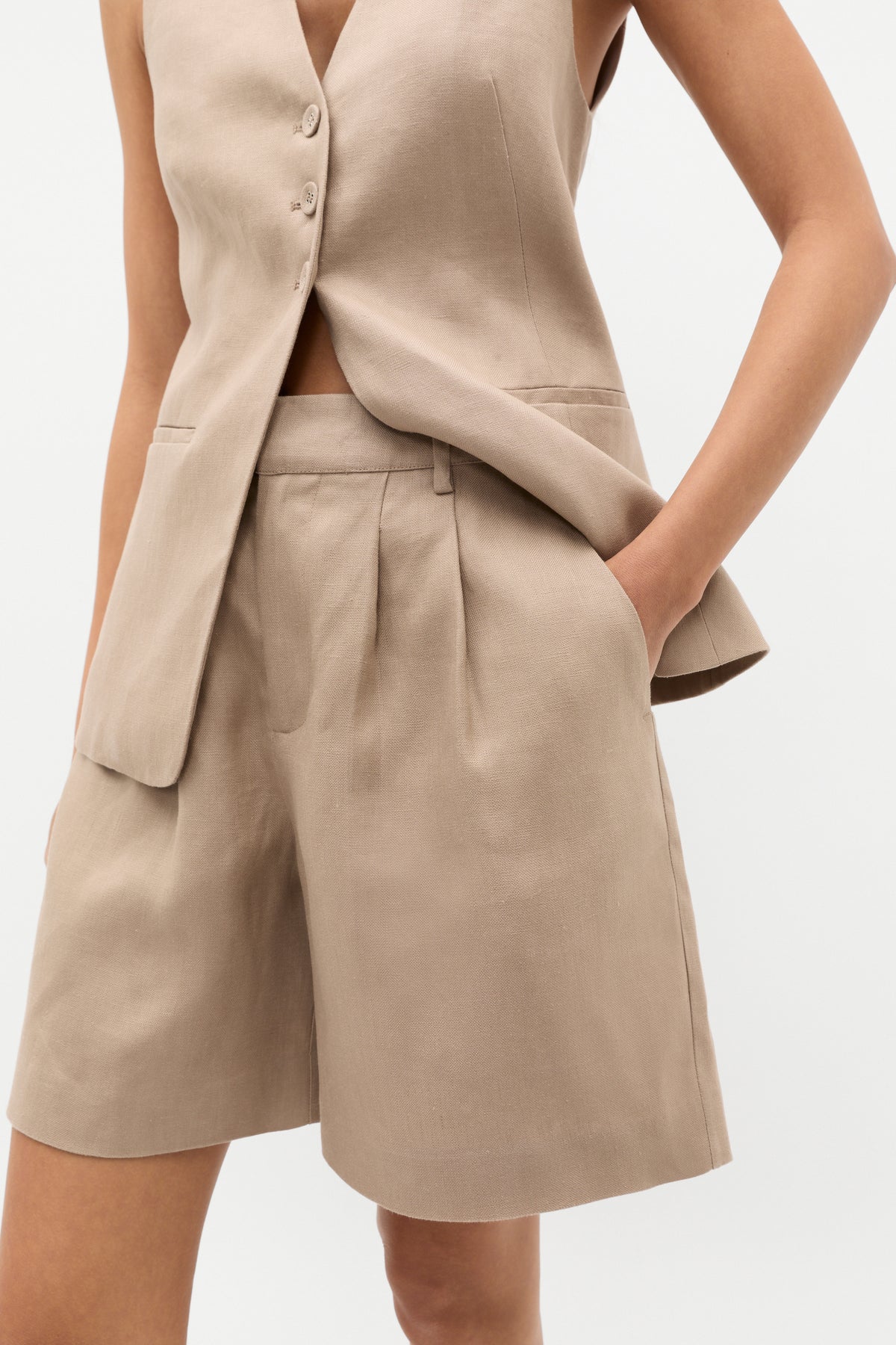 Linen Mid Length Short
