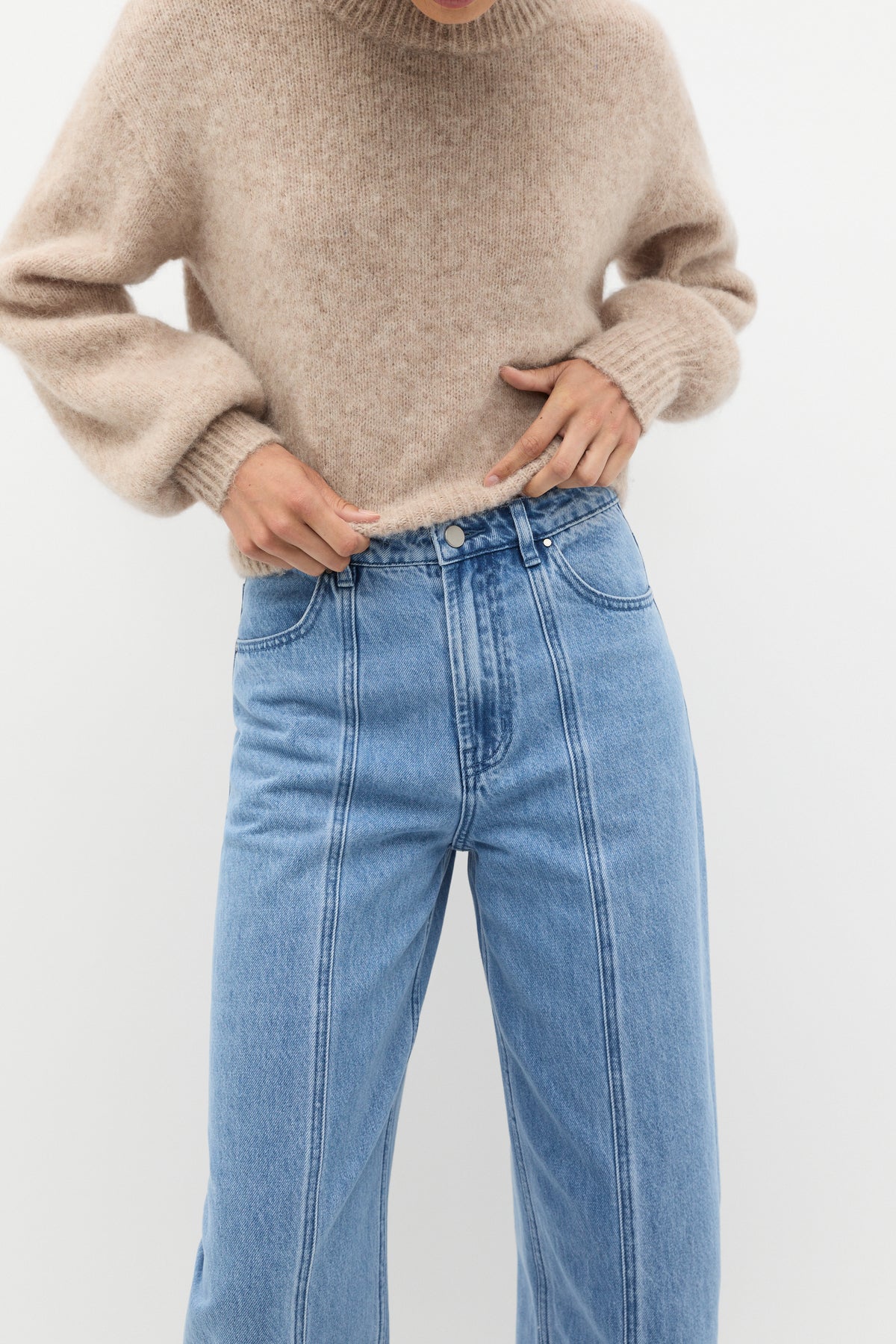 Barrel Leg Seam Front Jean