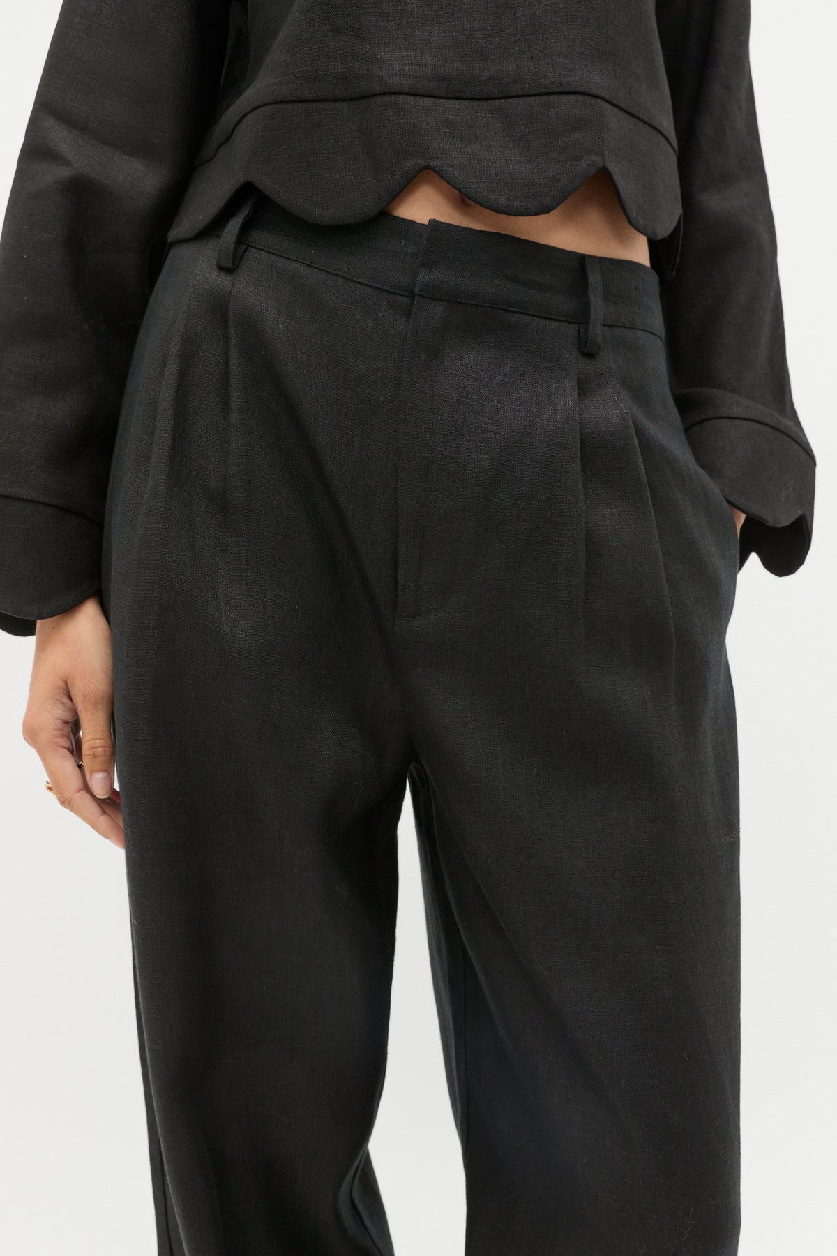 Tailored Linen Pleat Pant