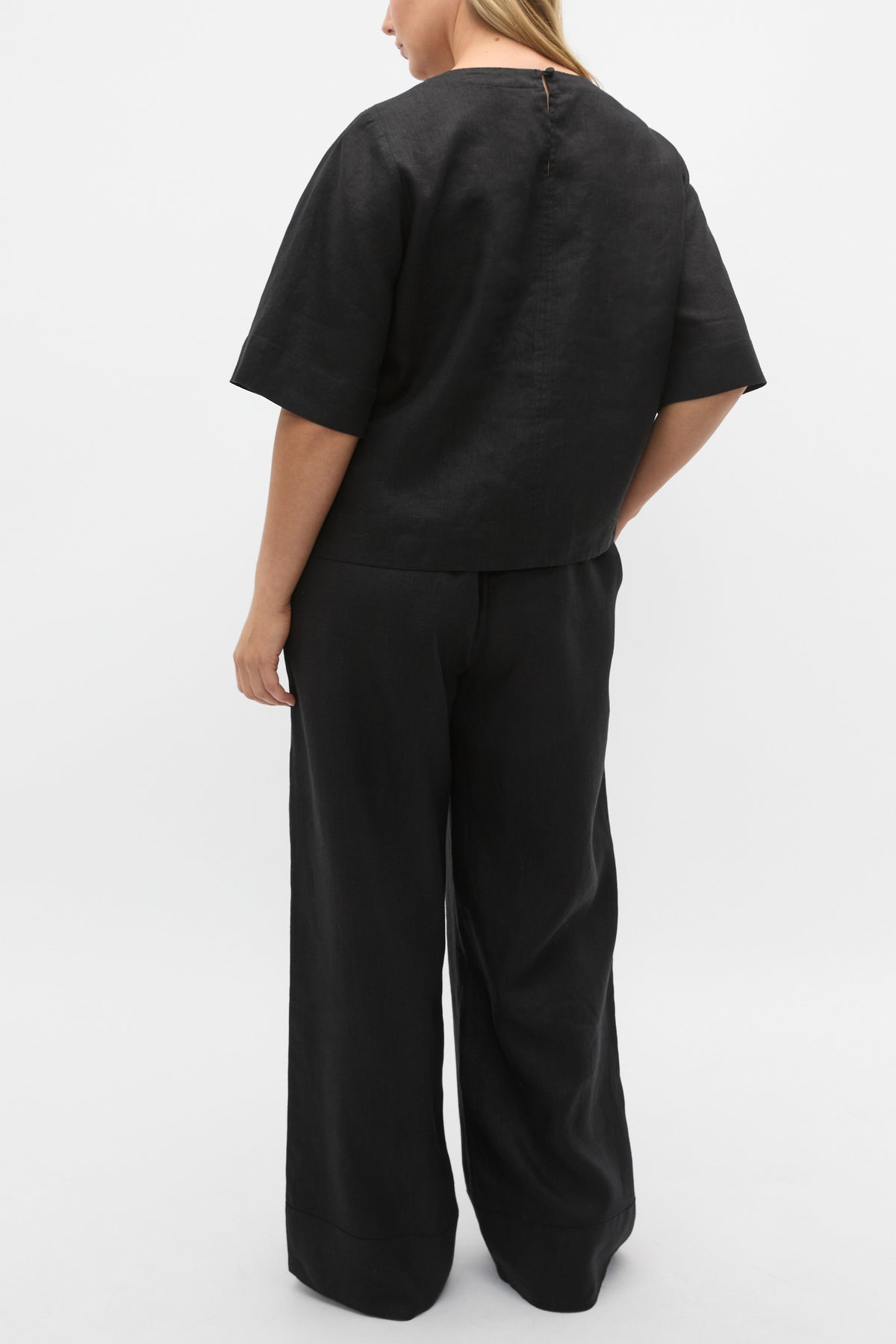 Core Linen Tee