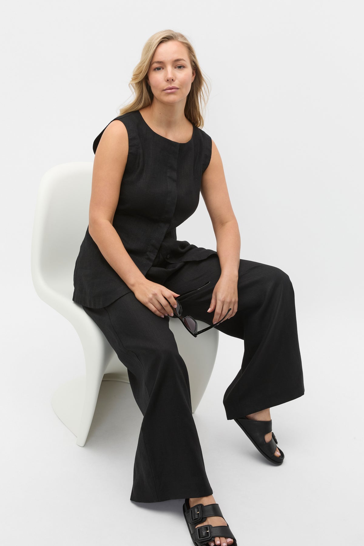 Linen Concealed Placket Vest