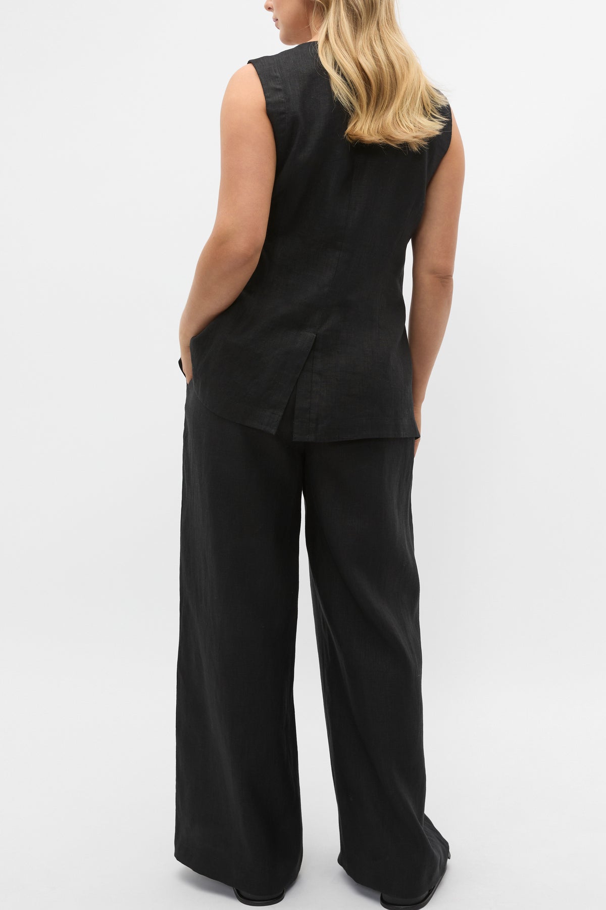 Linen Concealed Placket Vest