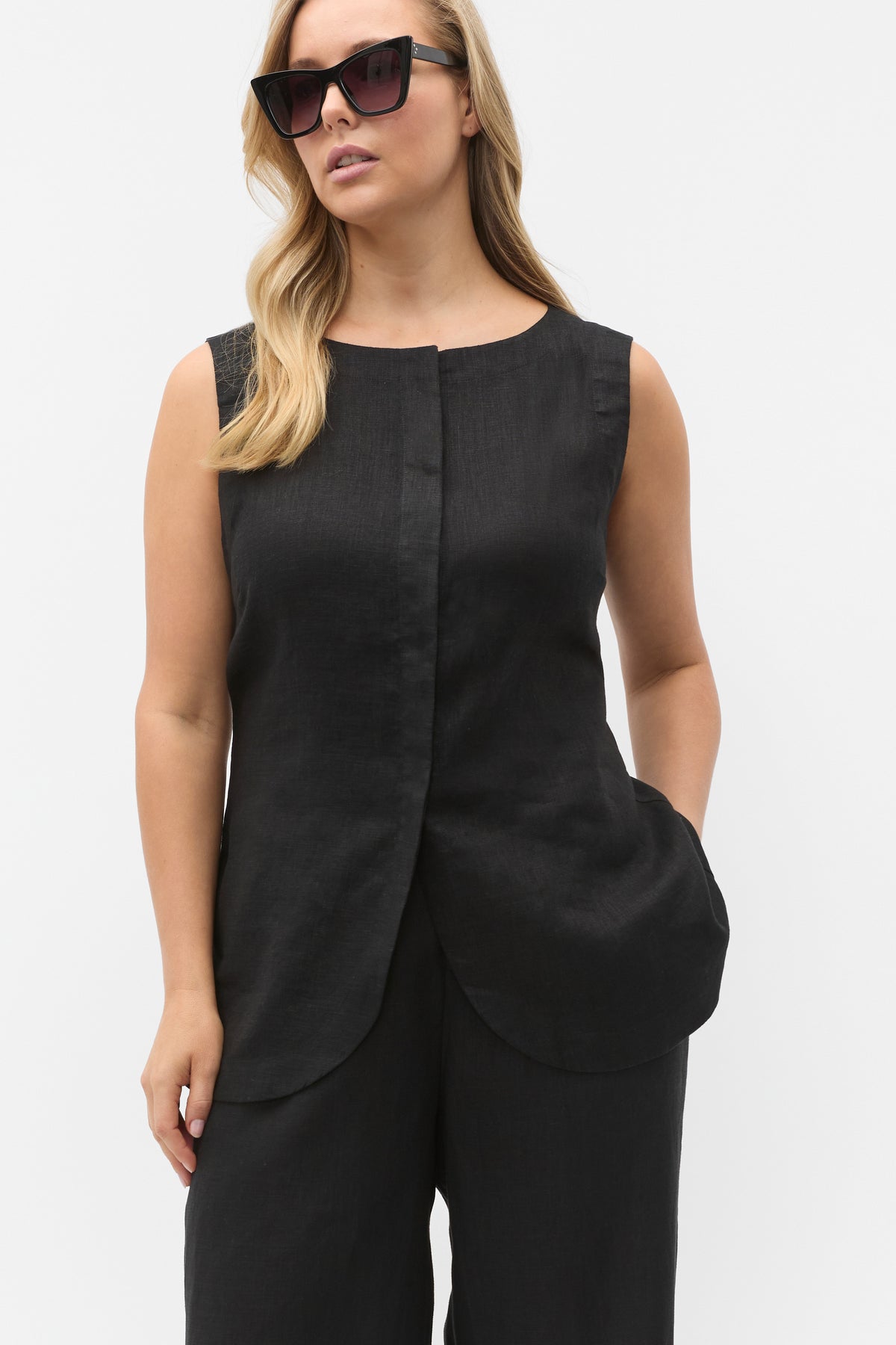 Linen Concealed Placket Vest