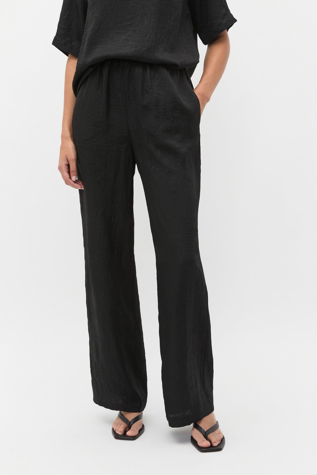 Textured Satin Gathered Pant