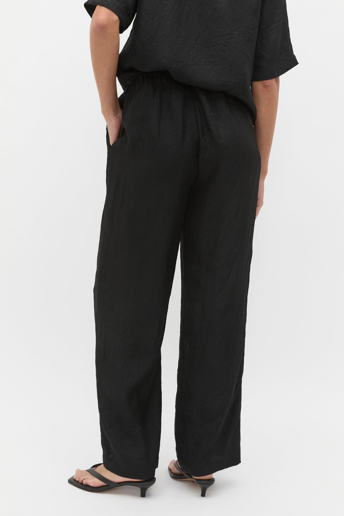 Textured Satin Gathered Pant