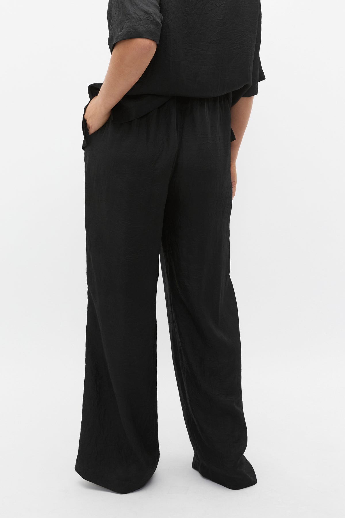 Textured Satin Gathered Pant