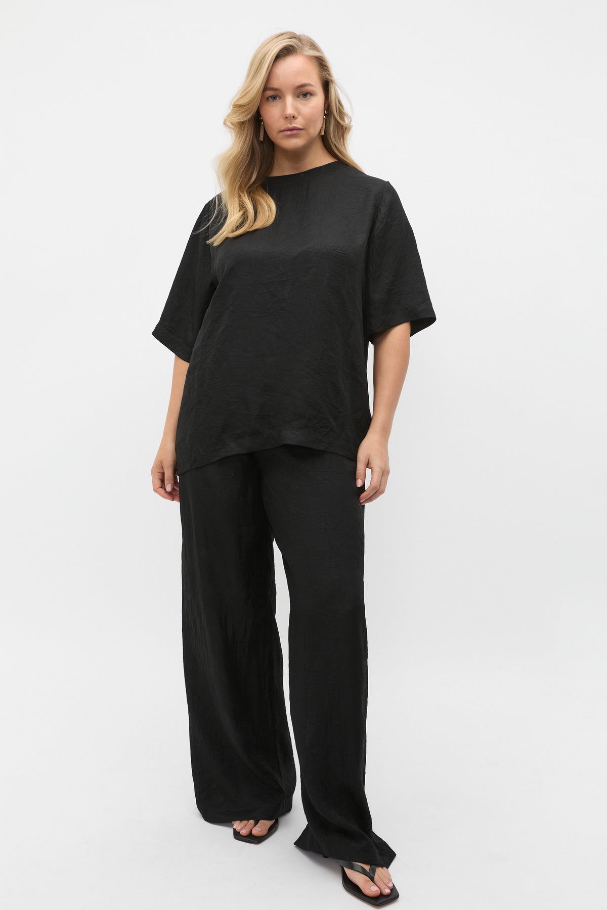 Textured Satin Gathered Pant