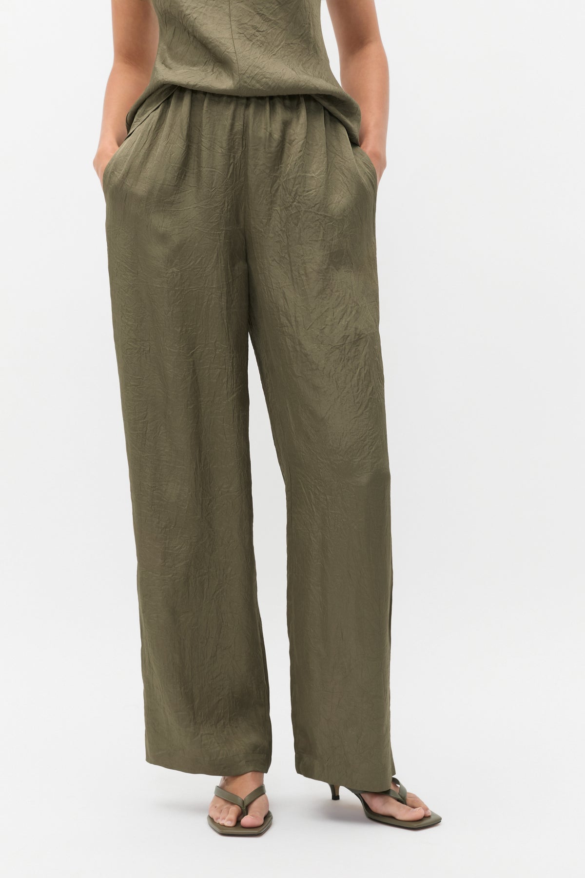 Textured Satin Gathered Pant