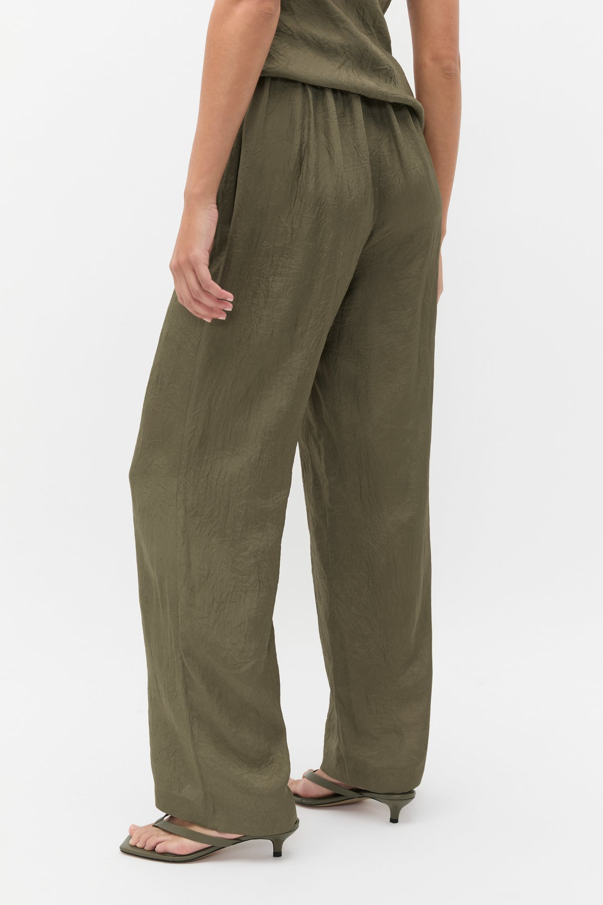 Textured Satin Gathered Pant