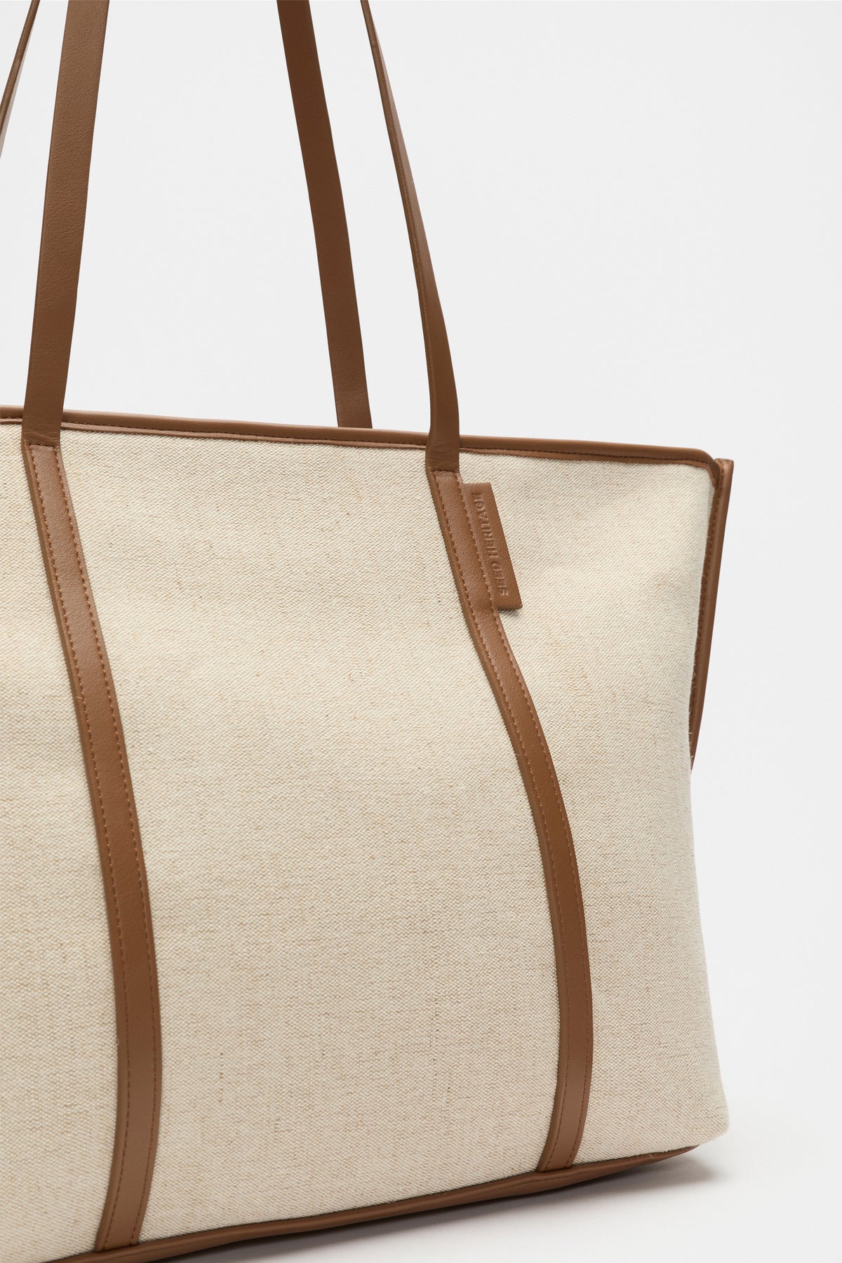 Trim Detail Tote