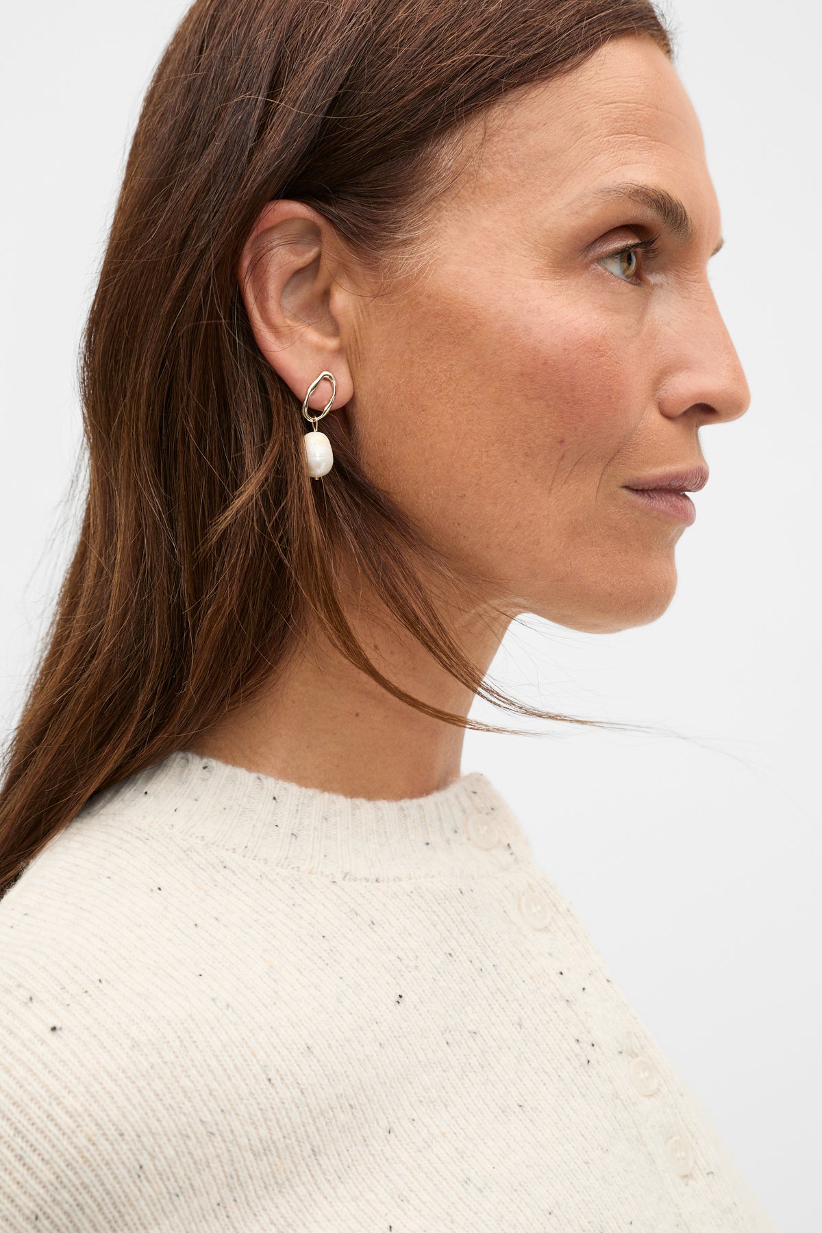 Pearly Oval Earring