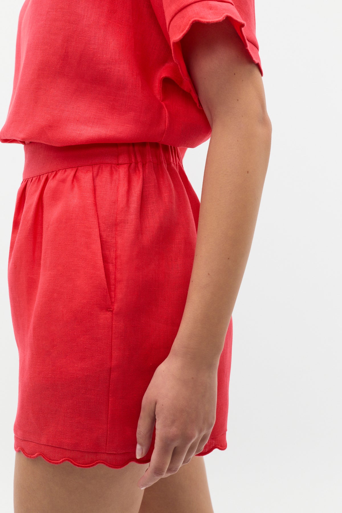 Linen Wave Scallop Short
