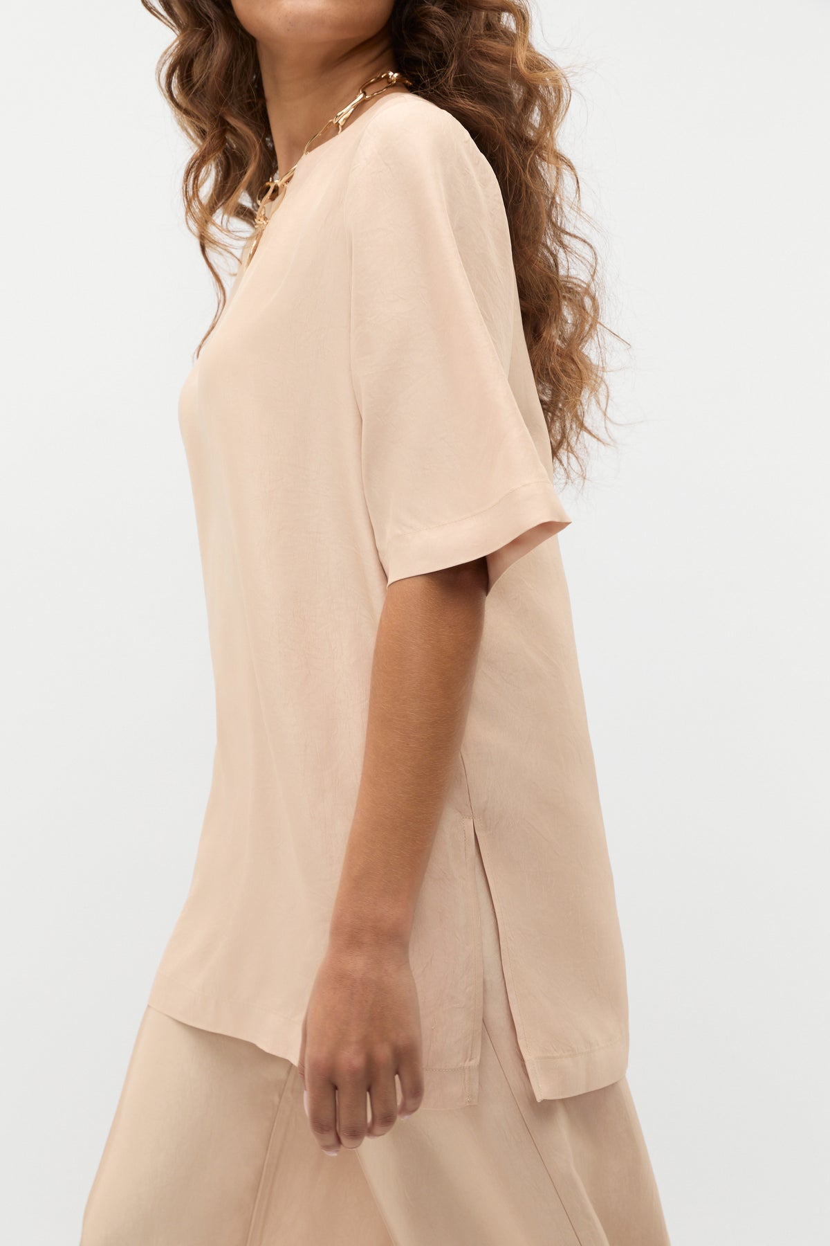Crinkled Satin Split Hem Tee