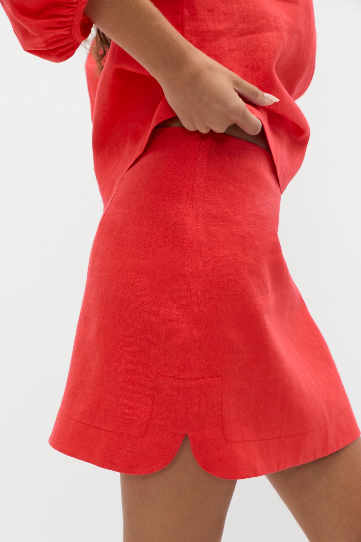 Core Linen Curve Hem Mini Skirt