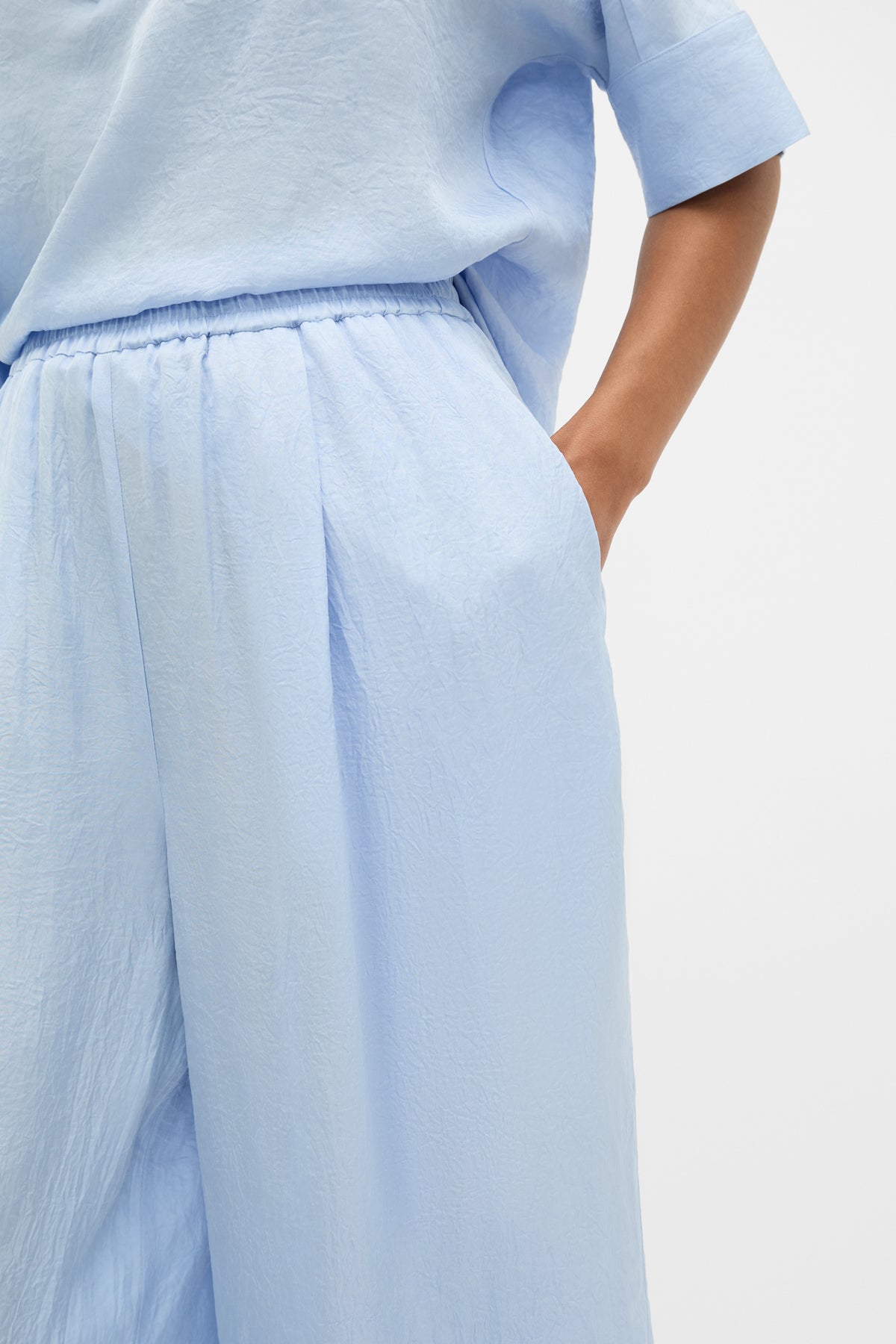 Textured Satin Gathered Pant