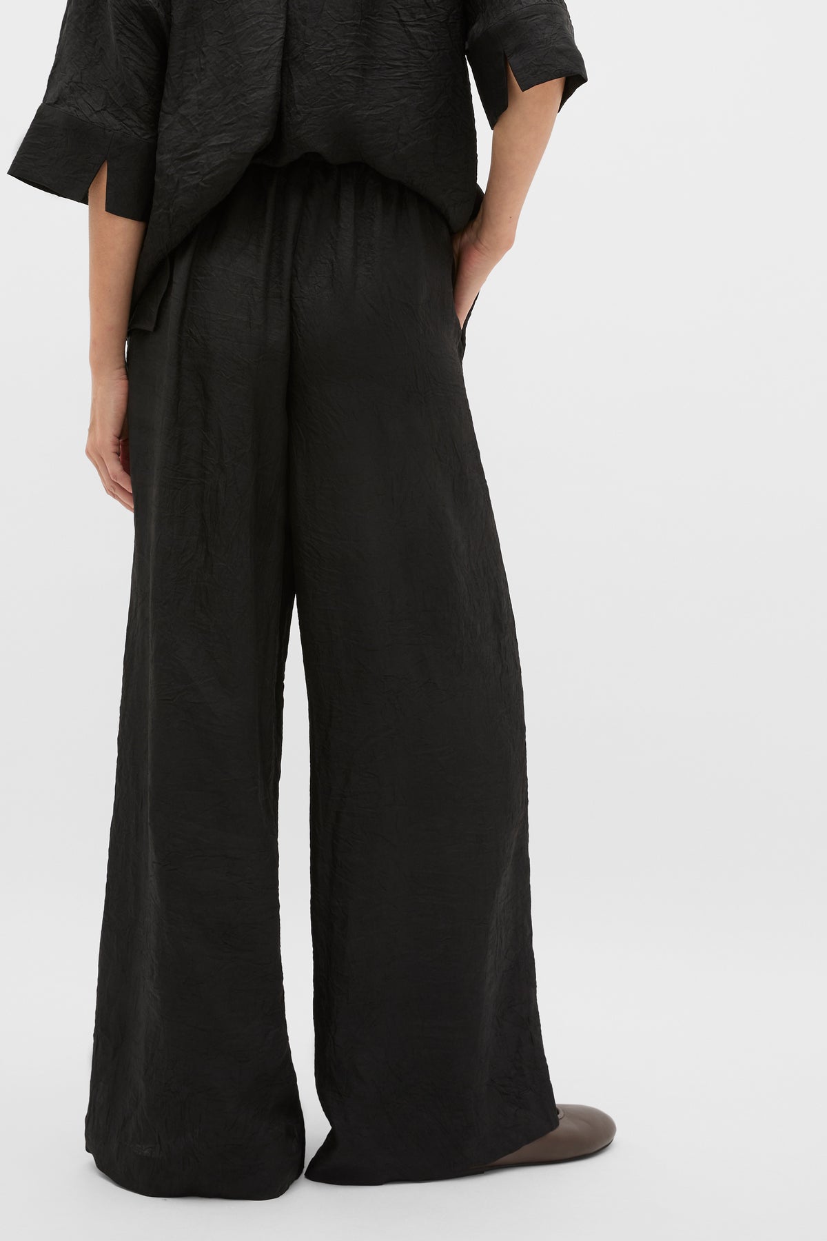 Textured Satin Gathered Pant